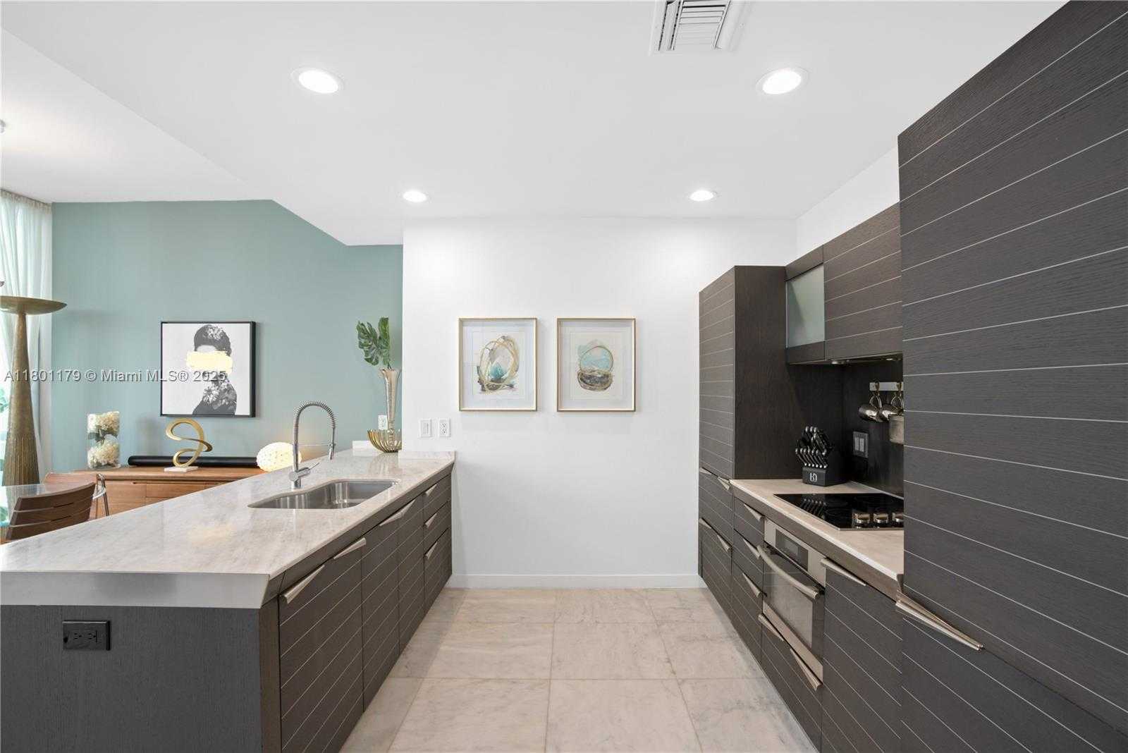 Small Image of 200 BISCAYNE BOULEVARD WAY #1403, Miami Number 7