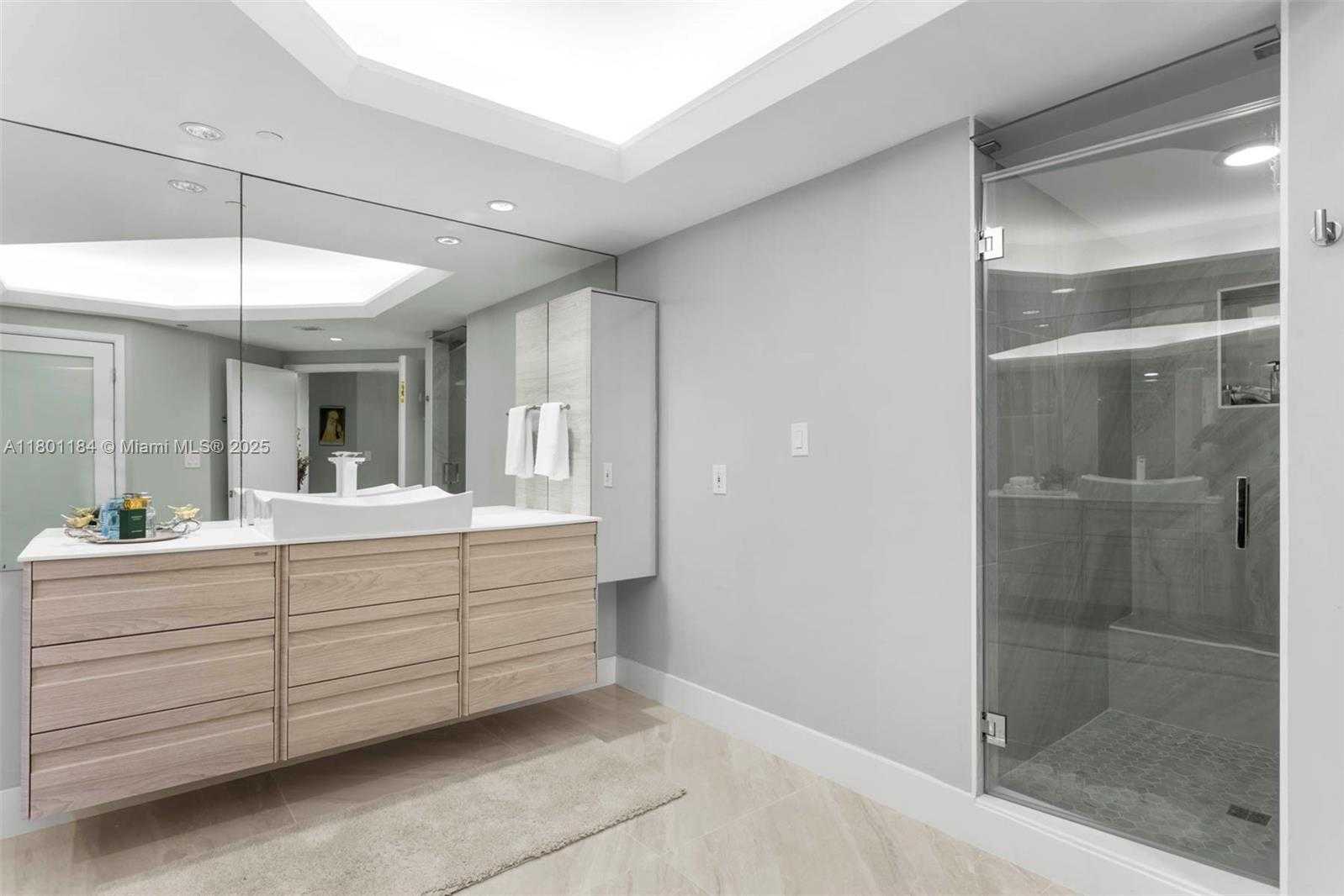 Small Image of 2600 ISLAND BLVD #2603, Aventura Number 24