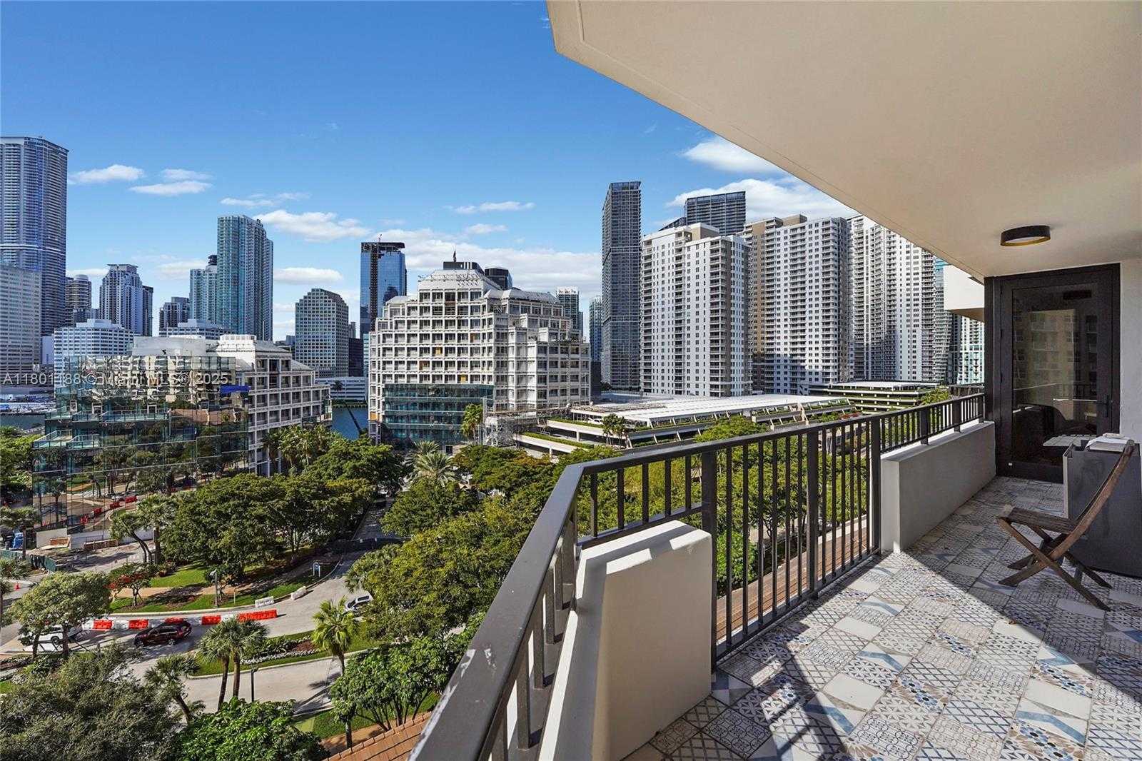 Small Image of 520 BRICKELL KEY DR #A1015, Miami Number 3