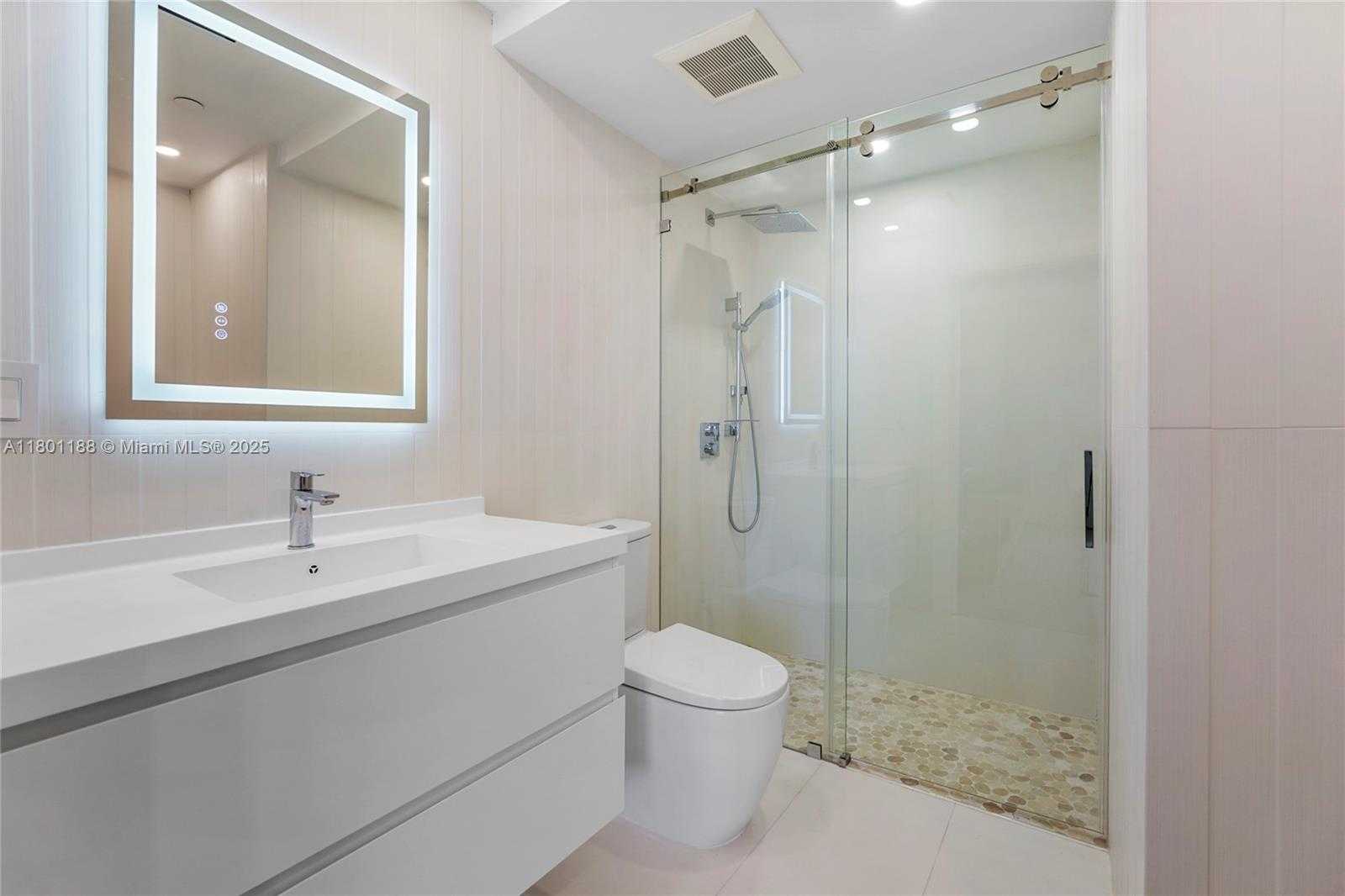Small Image of 520 BRICKELL KEY DR #A1015, Miami Number 8