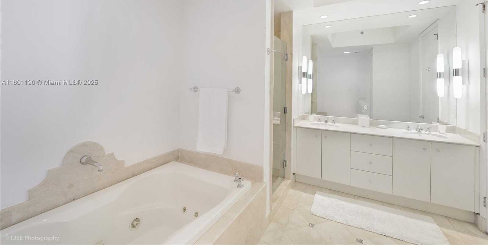 Small Image of 100 SOUTH POINTE DR #2509, Miami Beach Number 11