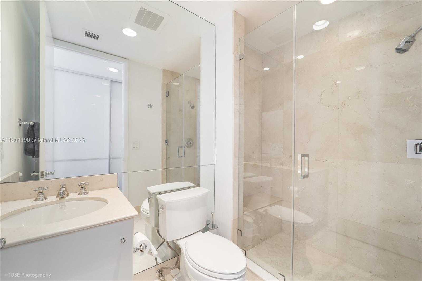 Small Image of 100 SOUTH POINTE DR #2509, Miami Beach Number 14
