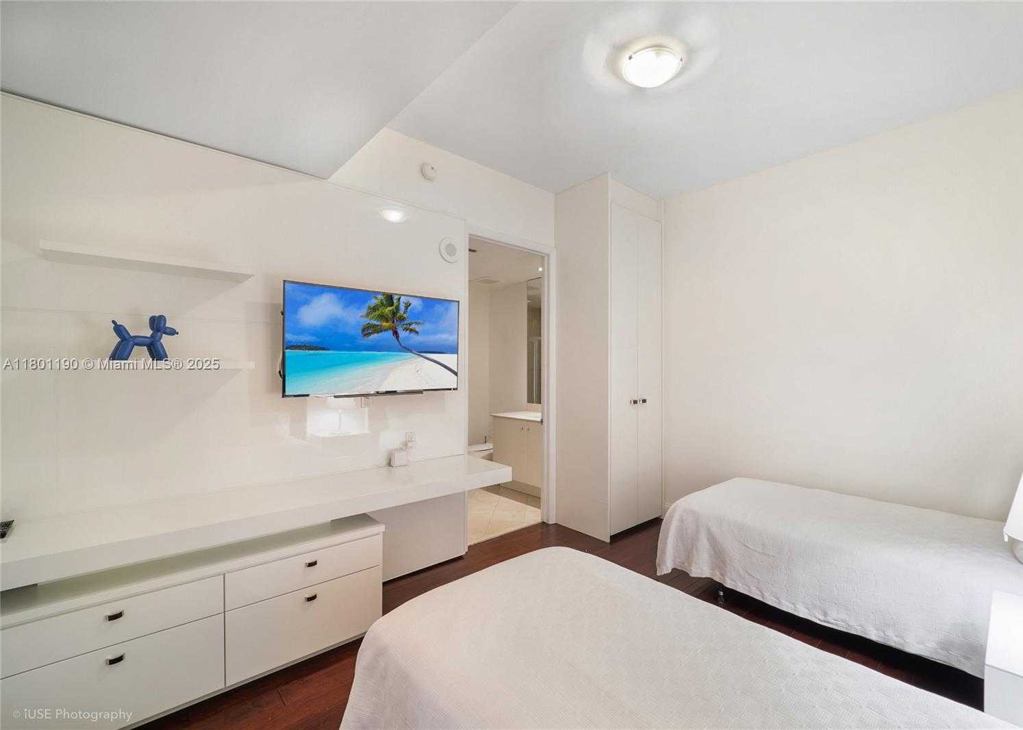 Small Image of 100 SOUTH POINTE DR #2509, Miami Beach Number 15