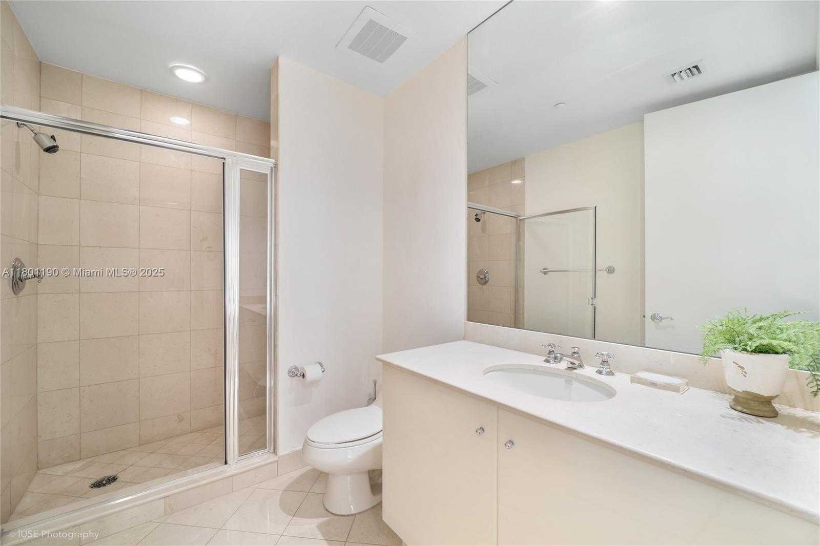 Small Image of 100 SOUTH POINTE DR #2509, Miami Beach Number 16