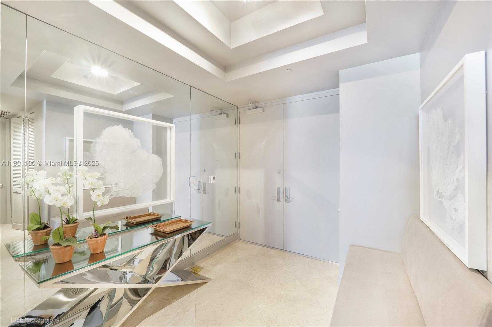 Small Image of 100 SOUTH POINTE DR #2509, Miami Beach Number 17