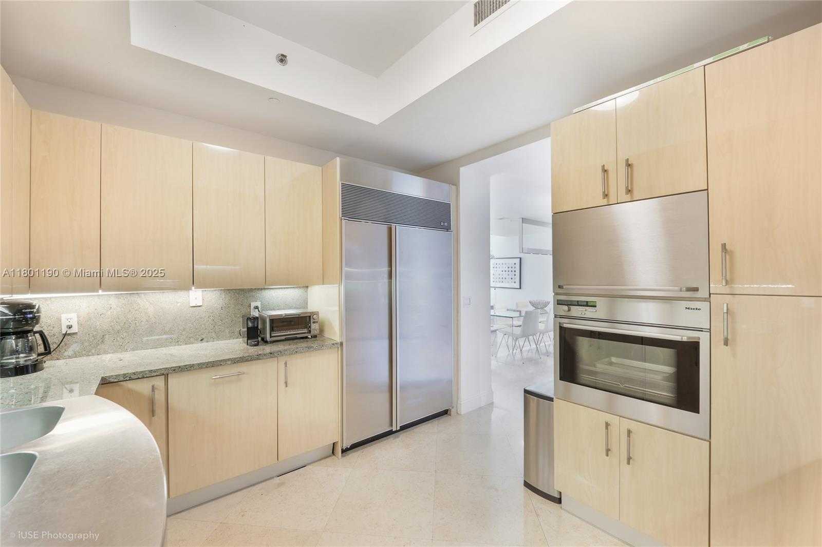 Small Image of 100 SOUTH POINTE DR #2509, Miami Beach Number 8
