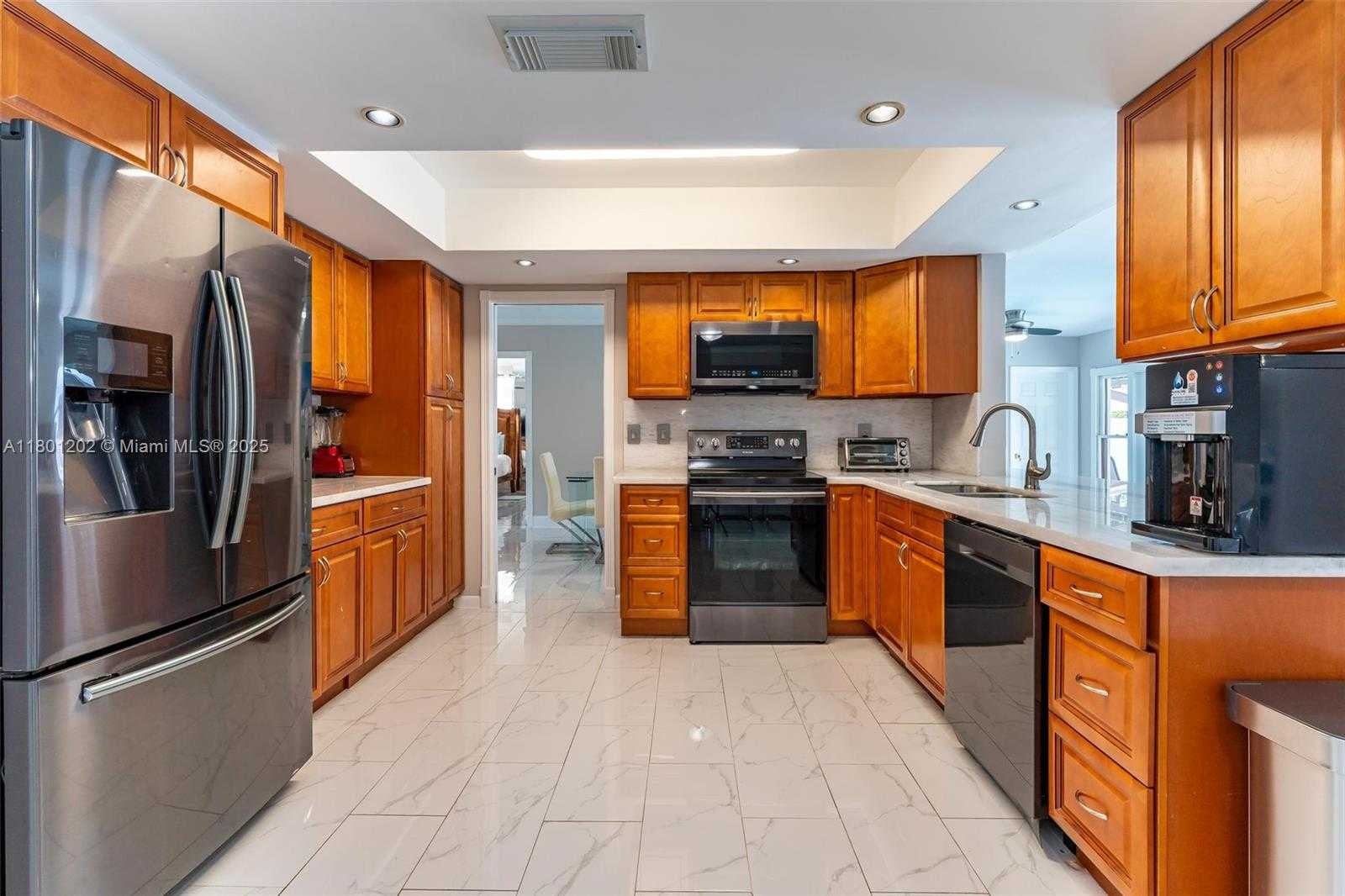 Small Image of 325 ISLE OF CAPRI DR, Fort Lauderdale Number 13
