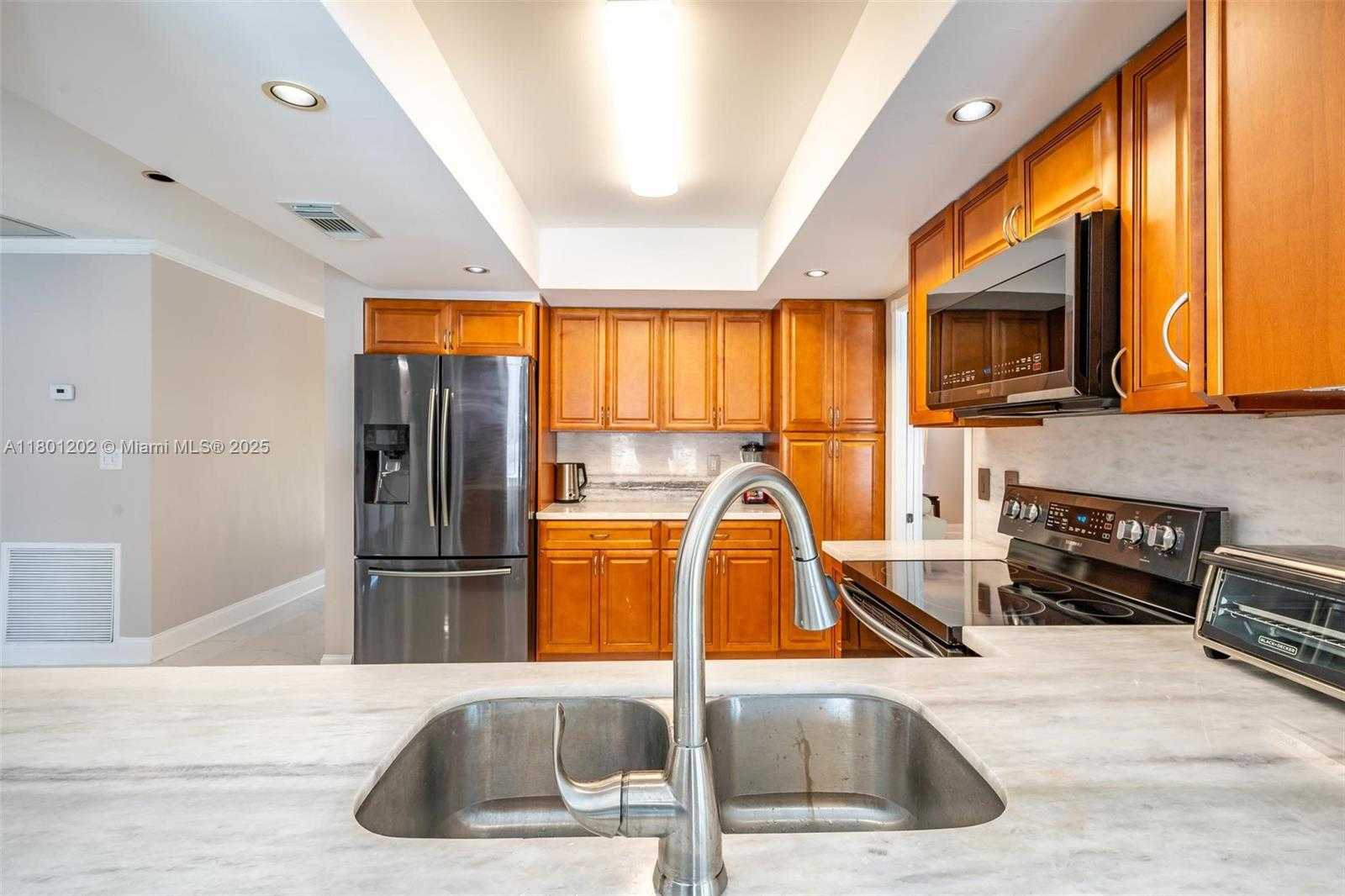 Small Image of 325 ISLE OF CAPRI DR, Fort Lauderdale Number 14