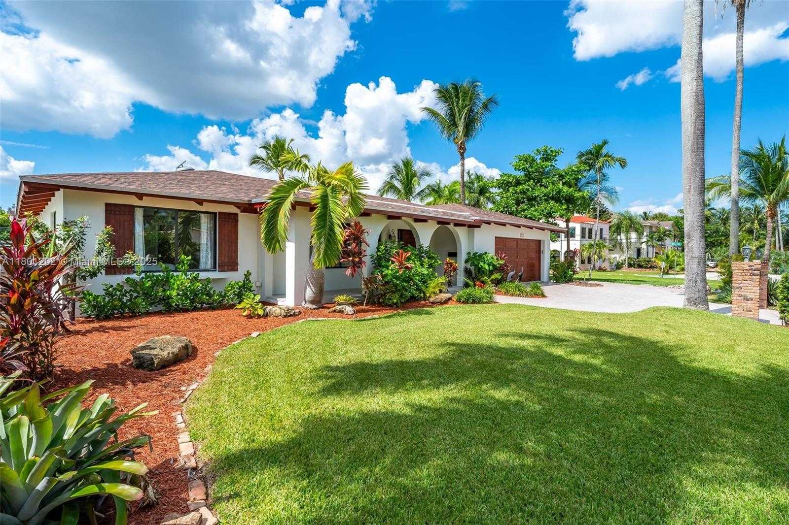 Small Image of 325 ISLE OF CAPRI DR, Fort Lauderdale Number 2