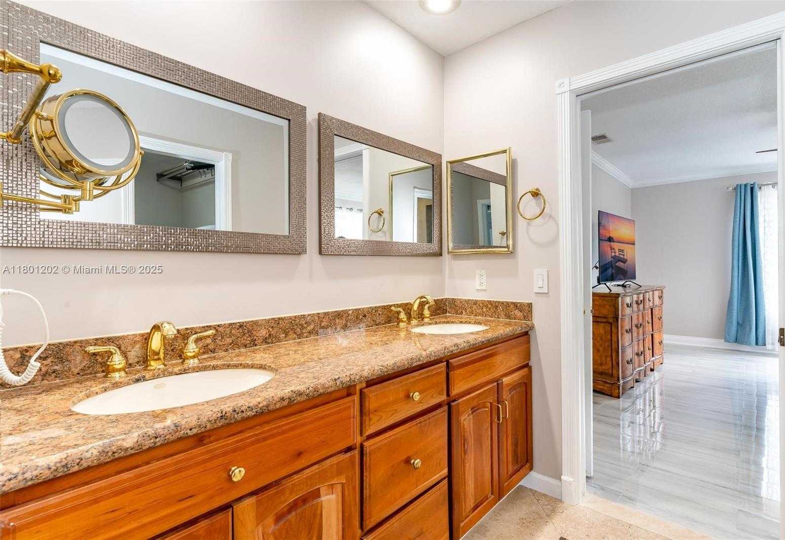 Small Image of 325 ISLE OF CAPRI DR, Fort Lauderdale Number 22