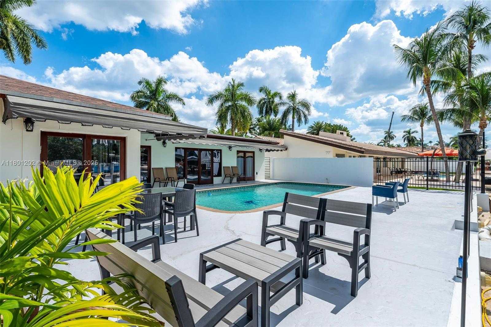 Small Image of 325 ISLE OF CAPRI DR, Fort Lauderdale Number 31