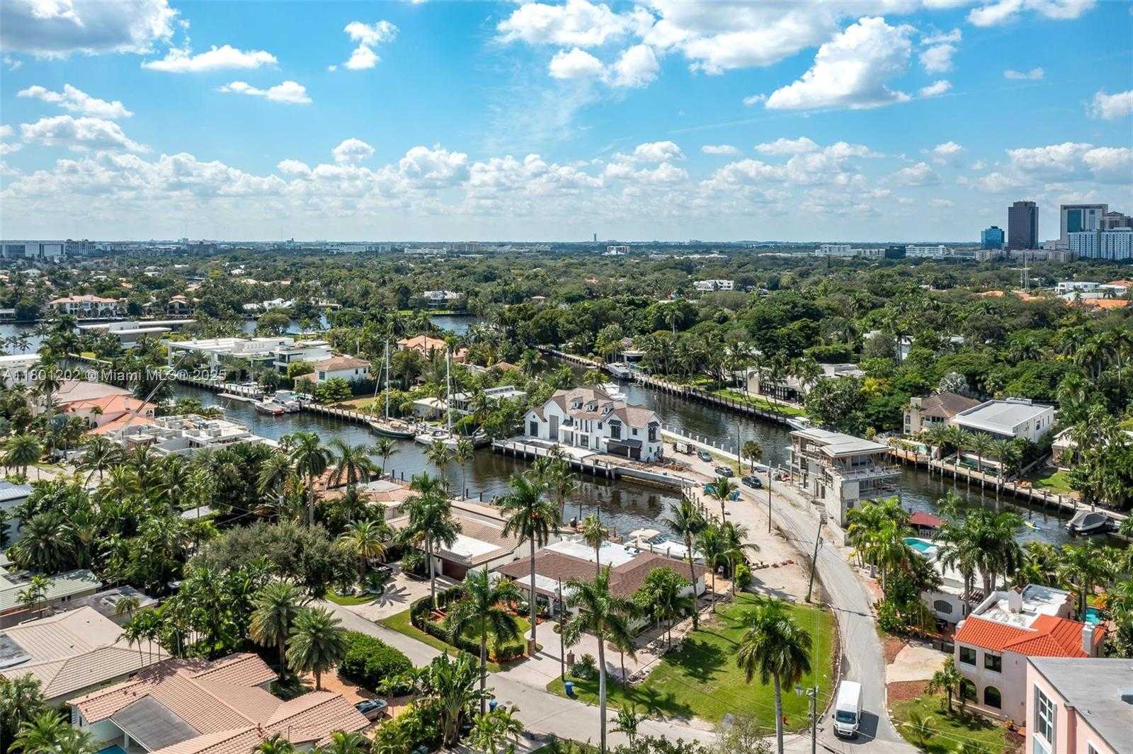 Small Image of 325 ISLE OF CAPRI DR, Fort Lauderdale Number 42