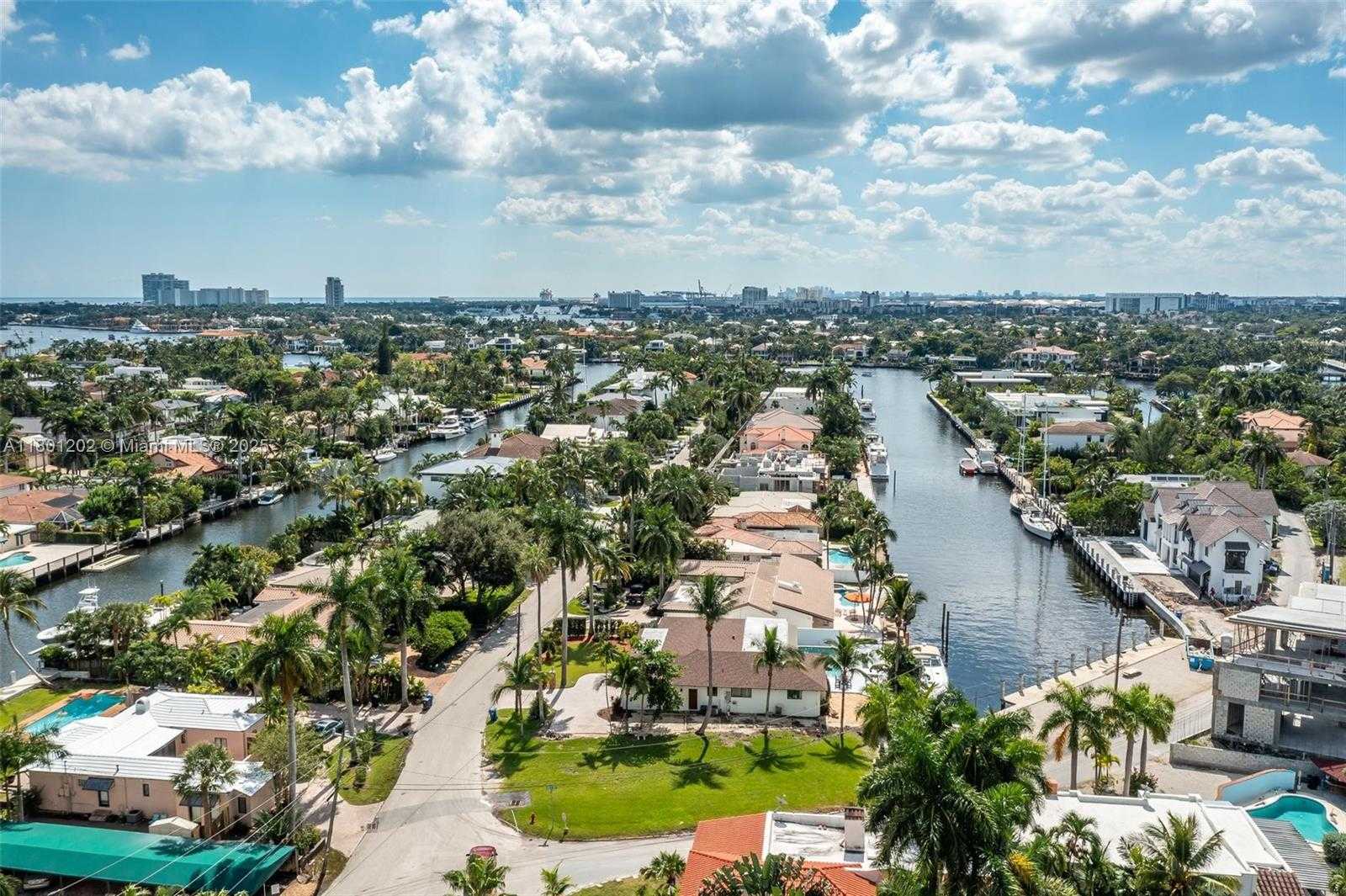 Small Image of 325 ISLE OF CAPRI DR, Fort Lauderdale Number 43