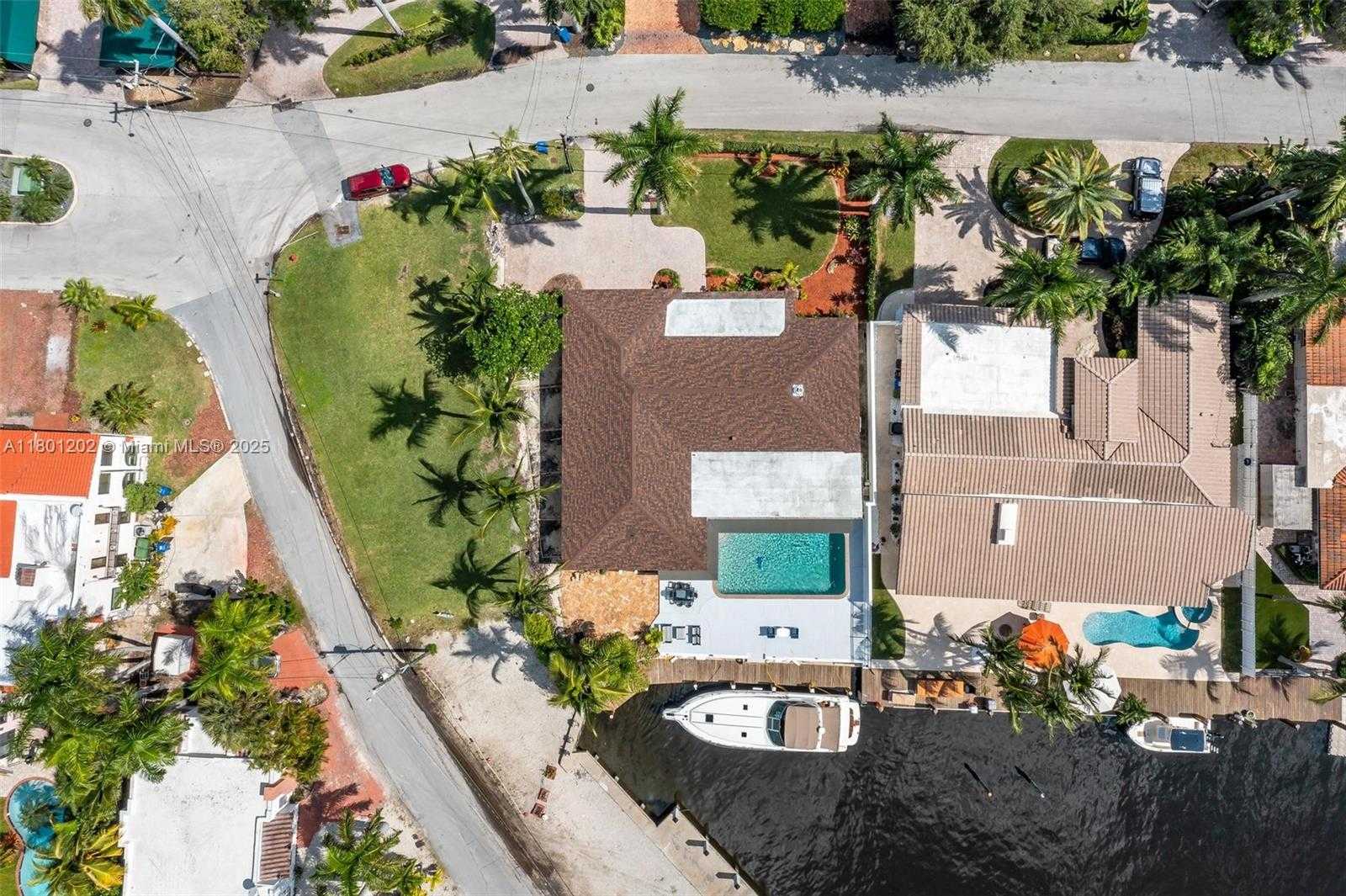 Small Image of 325 ISLE OF CAPRI DR, Fort Lauderdale Number 45