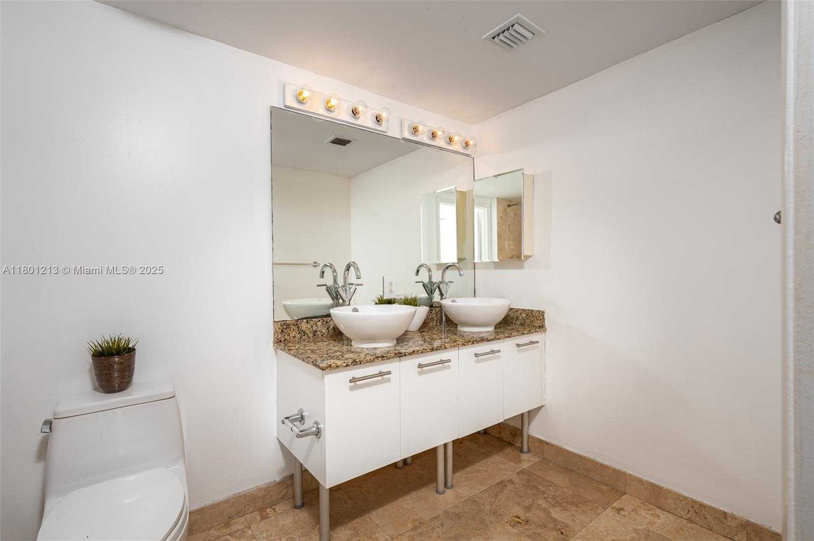 Small Image of 41 SOUTH EAST 5TH ST #1815, Miami Number 3