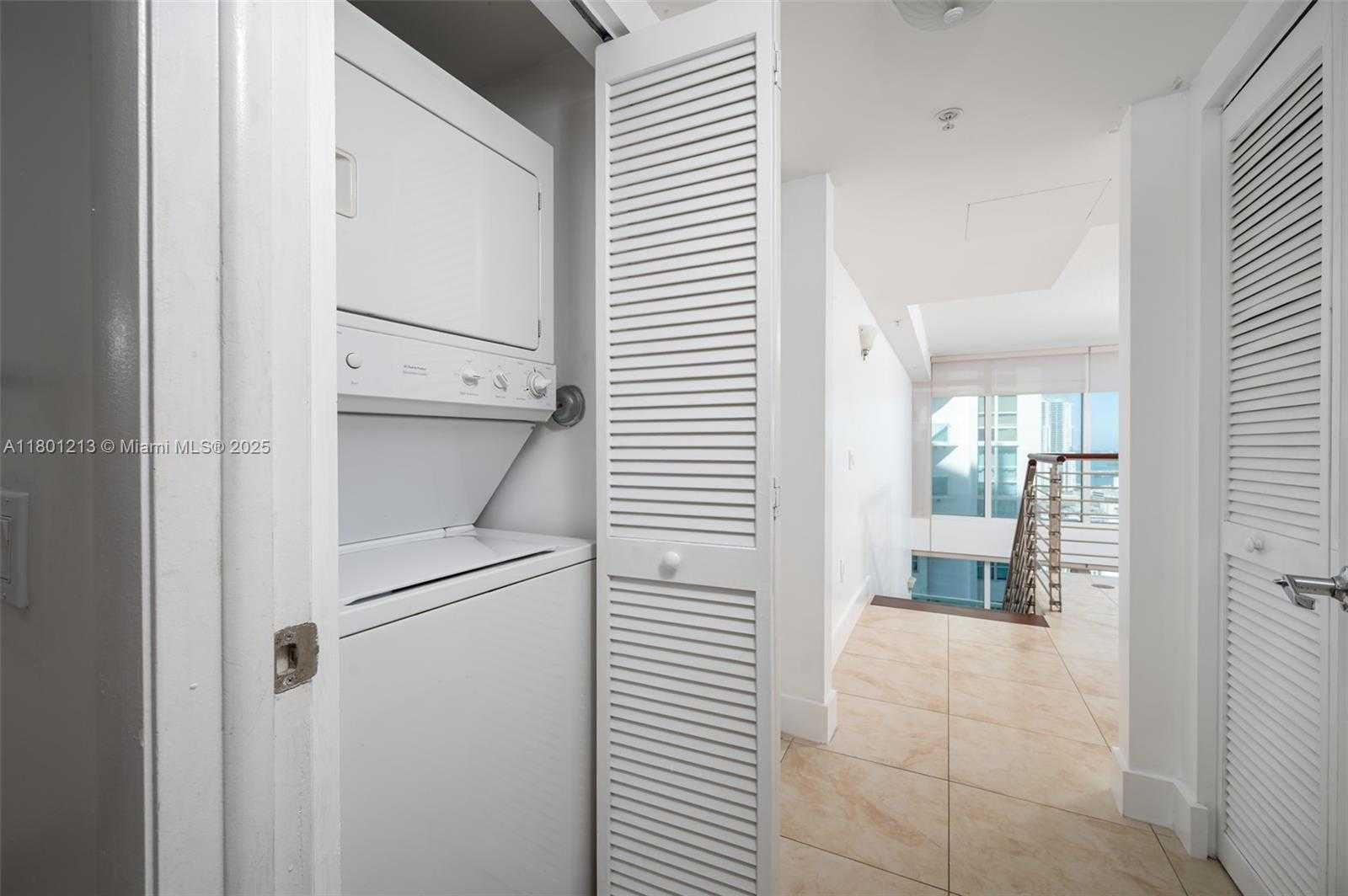 Small Image of 41 SOUTH EAST 5TH ST #1815, Miami Number 9