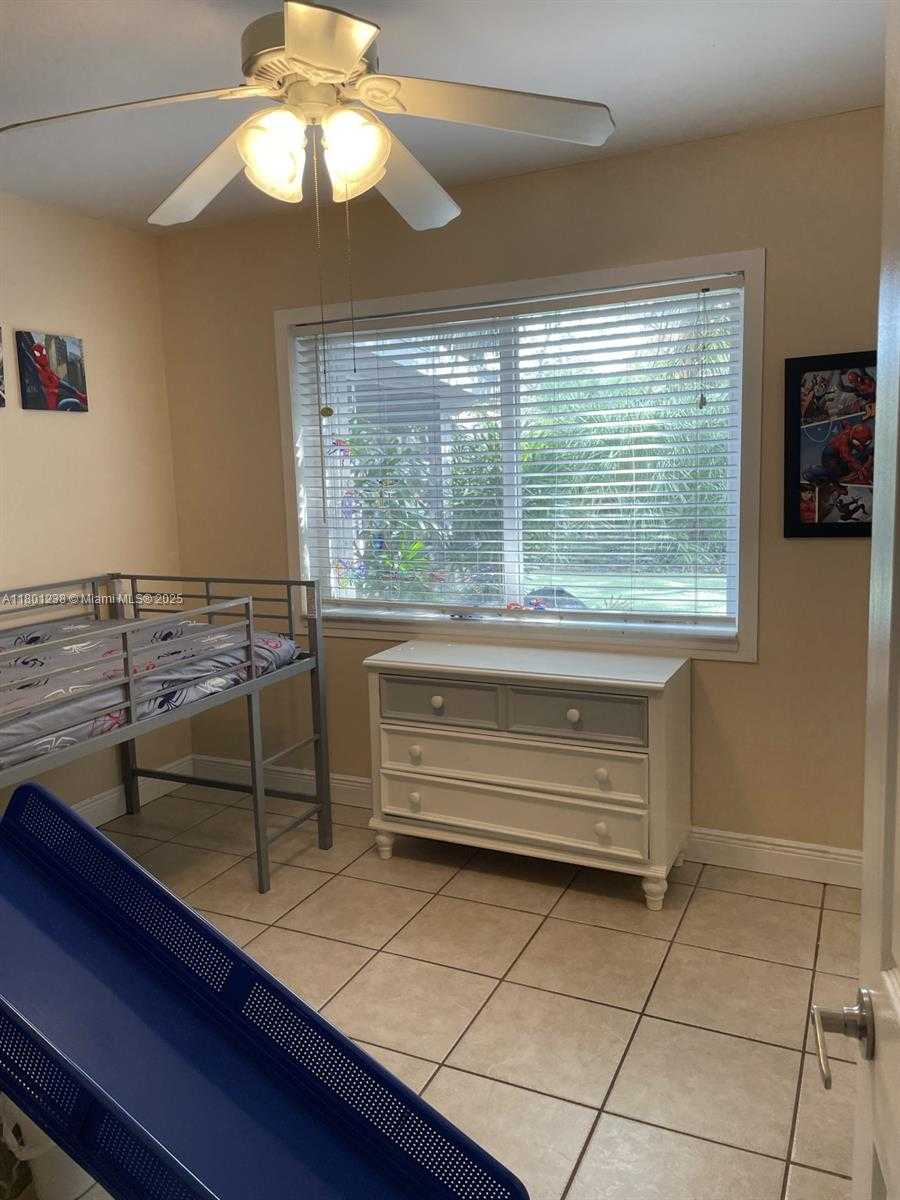 Small Image of 14825 NORTH EAST 9TH CT, Miami Number 10