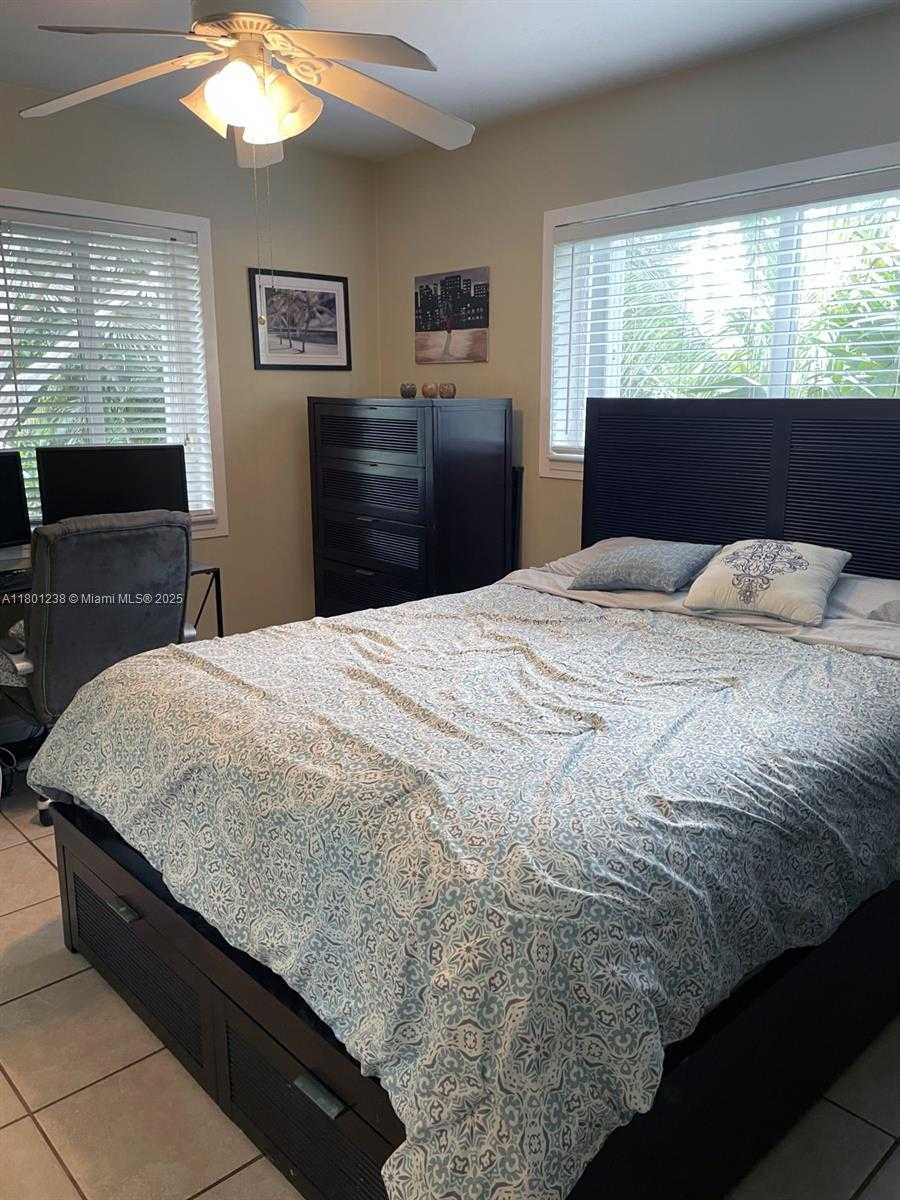Small Image of 14825 NORTH EAST 9TH CT, Miami Number 11