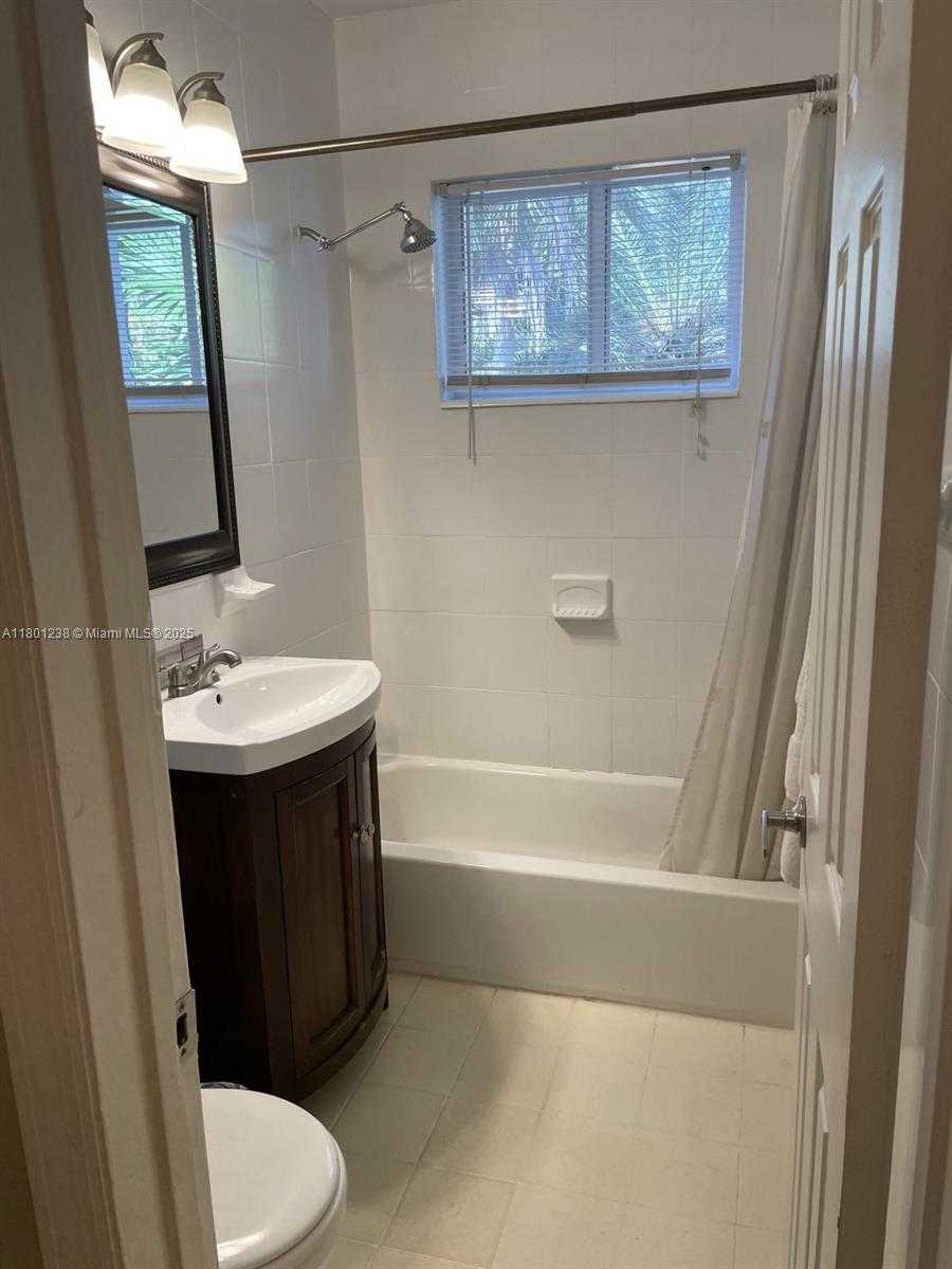 Small Image of 14825 NORTH EAST 9TH CT, Miami Number 12