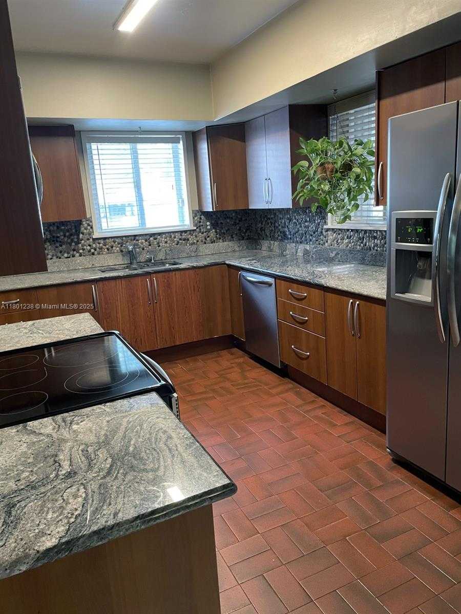 Small Image of 14825 NORTH EAST 9TH CT, Miami Number 4
