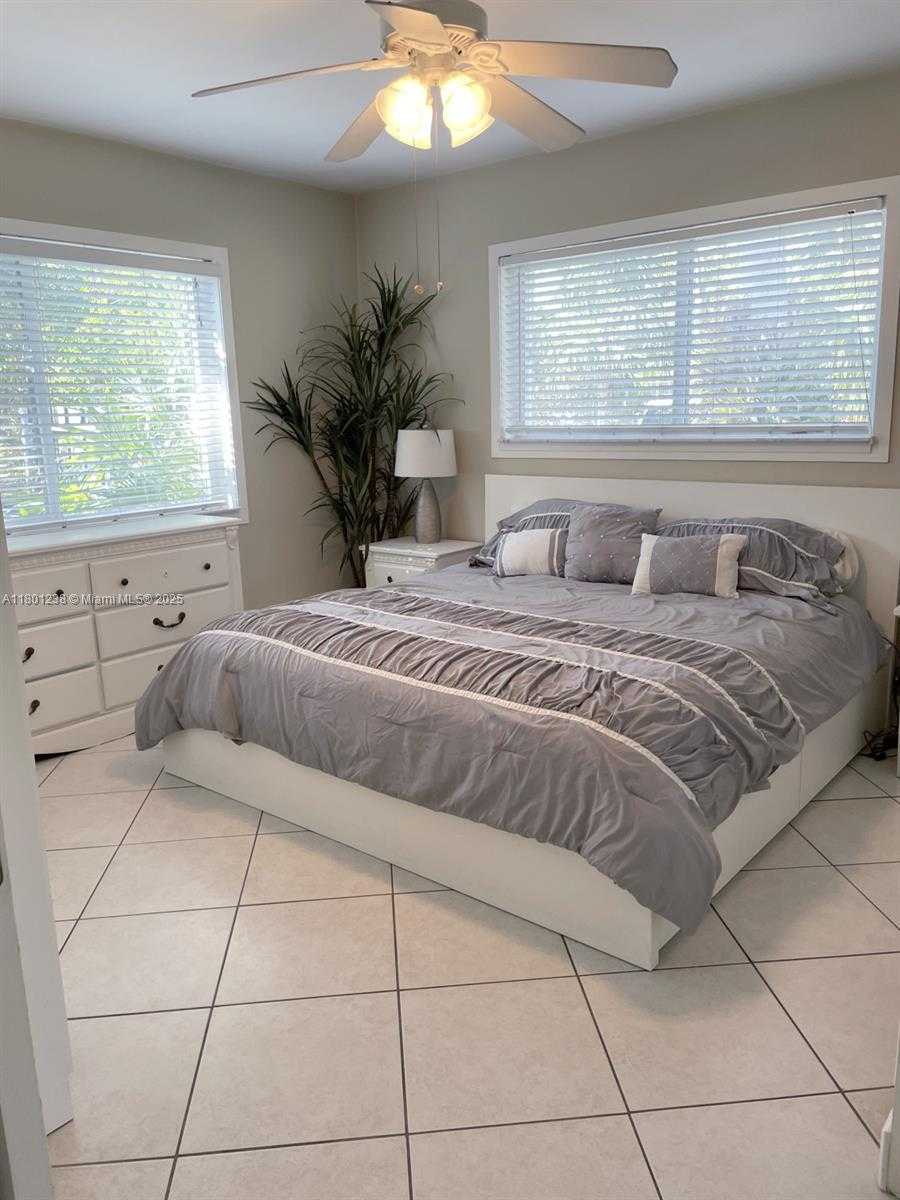 Small Image of 14825 NORTH EAST 9TH CT, Miami Number 8