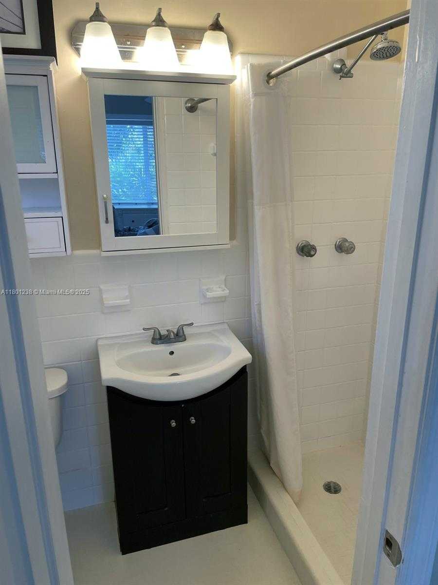 Small Image of 14825 NORTH EAST 9TH CT, Miami Number 9