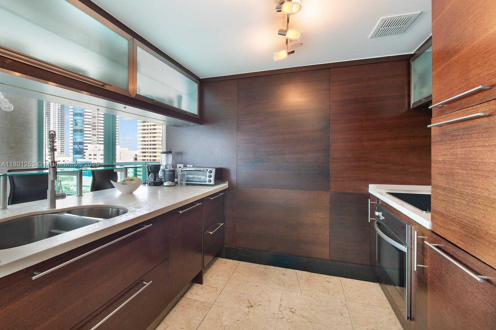 Small Image of 6000 INDIAN CREEK DR #12B, Miami Beach Number 5
