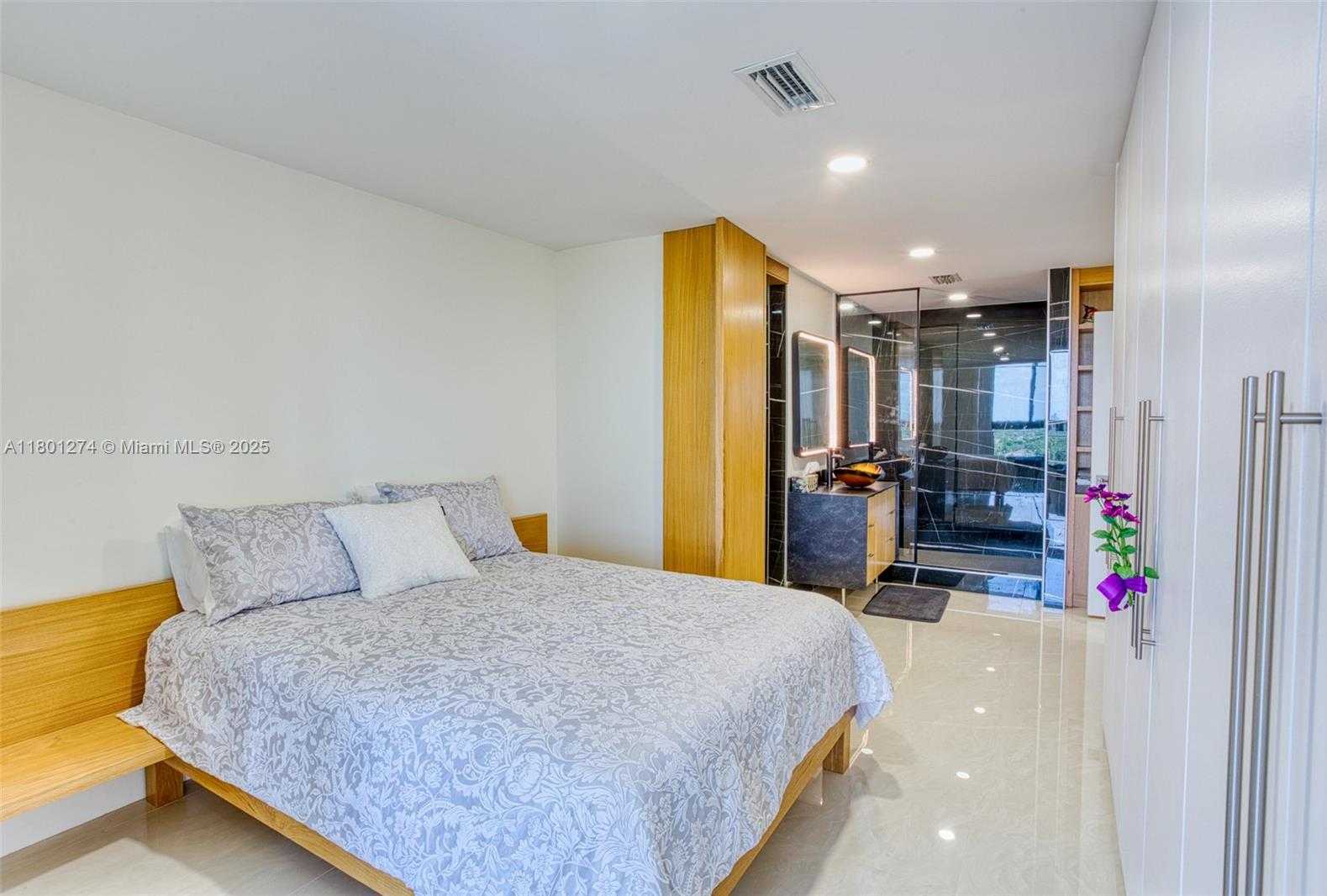 Small Image of 1500 SOUTH OCEAN DR #PHE, Hollywood Number 16