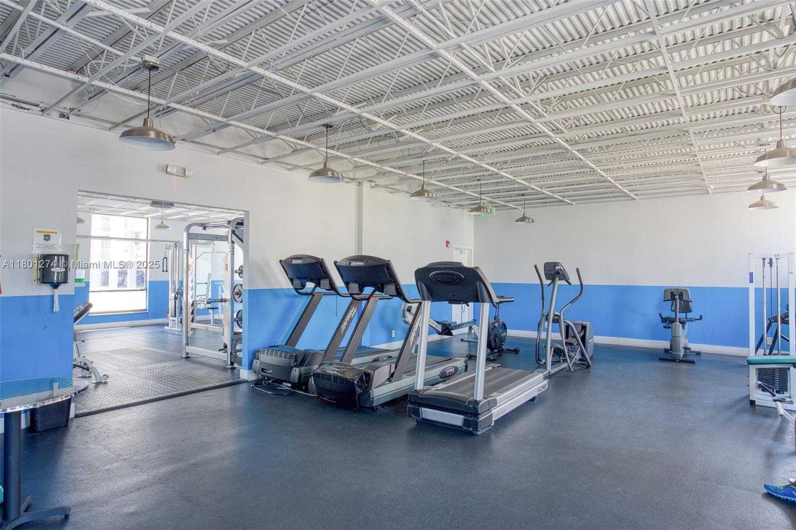 Small Image of 1500 SOUTH OCEAN DR #PHE, Hollywood Number 35
