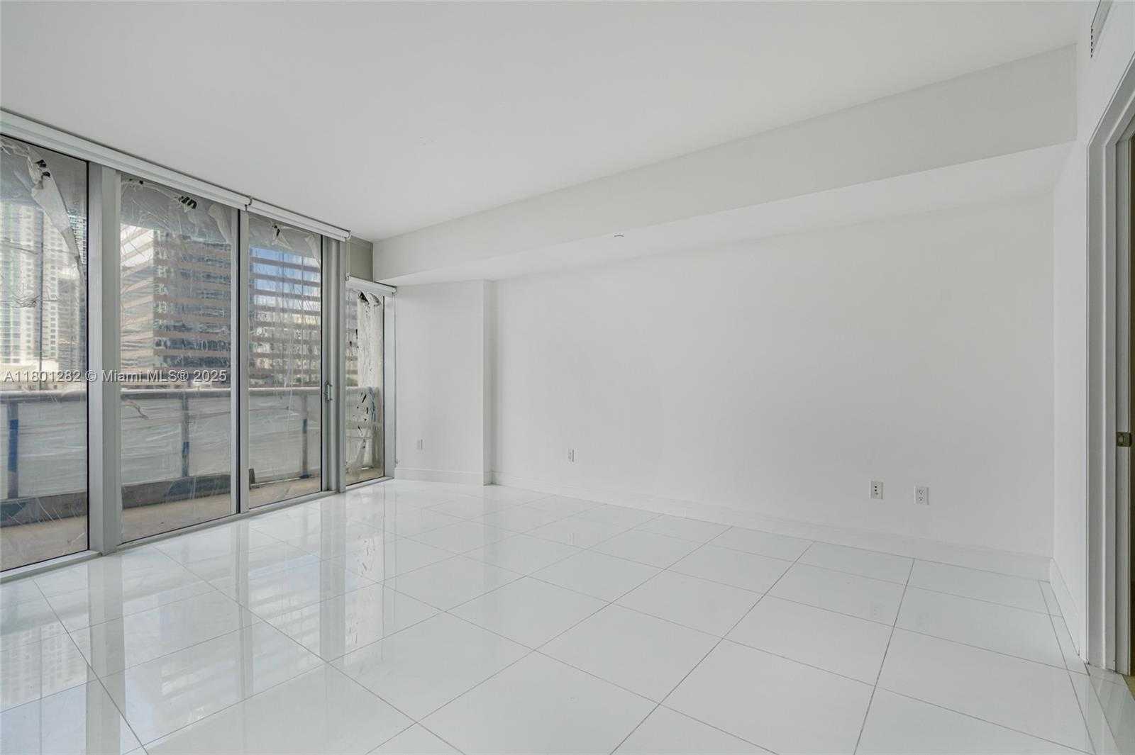 Small Image of 495 BRICKELL AVE #807, Miami Number 12
