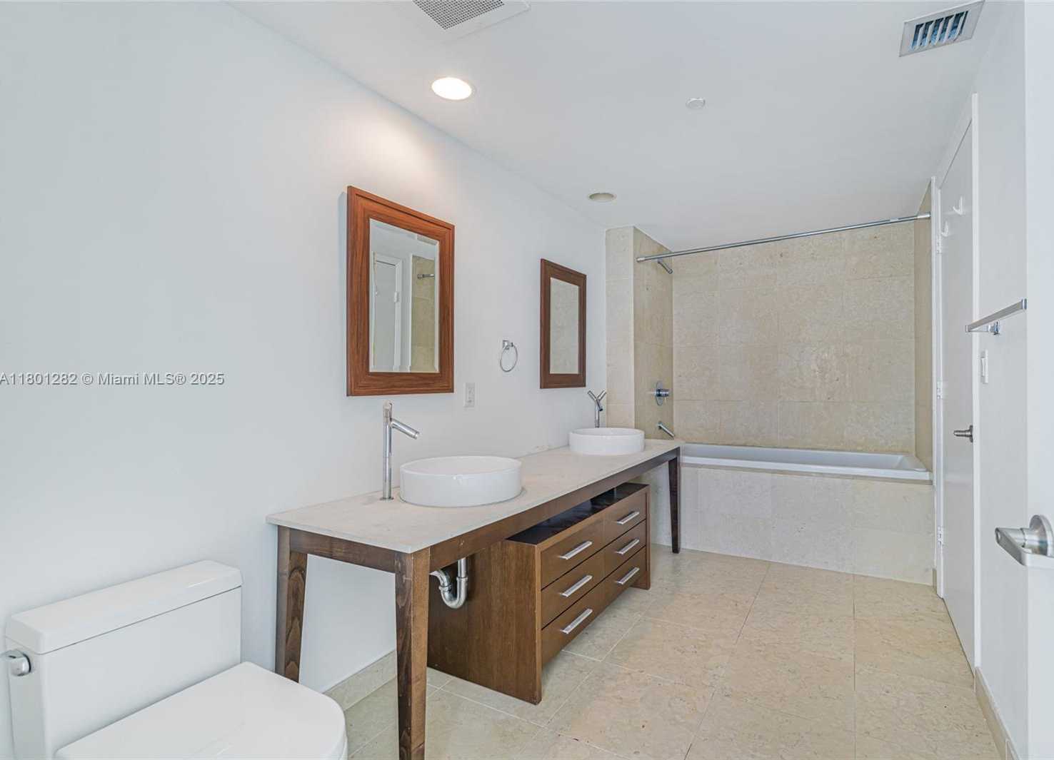 Small Image of 495 BRICKELL AVE #807, Miami Number 15