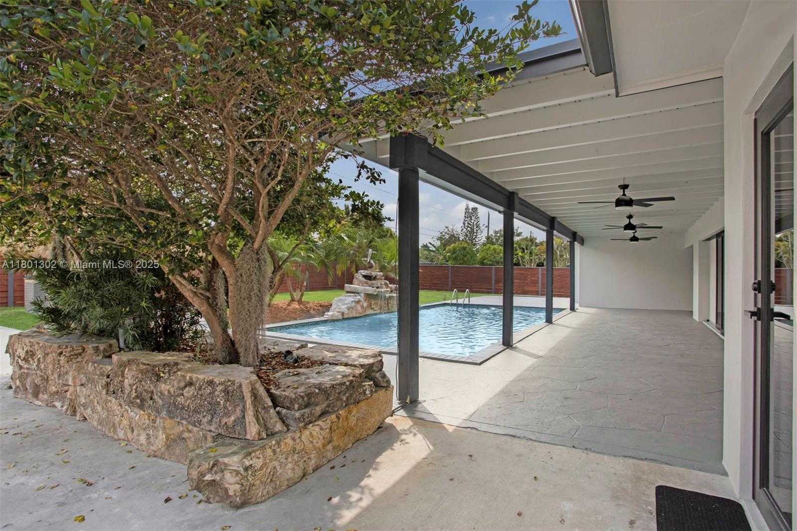 Small Image of 17701 SOUTH WEST 92ND CT #17701, Palmetto Bay Number 25