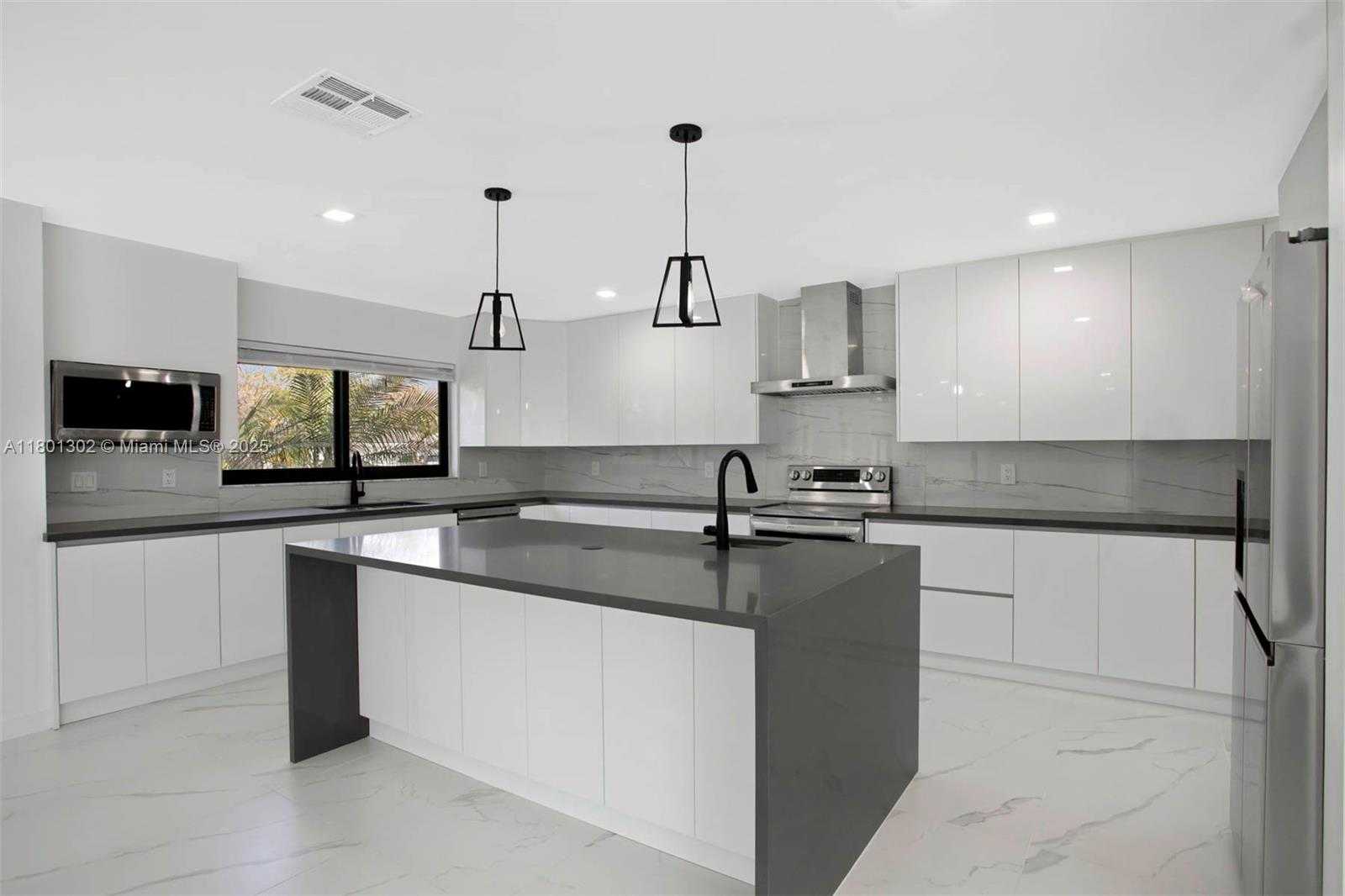 Small Image of 17701 SOUTH WEST 92ND CT #17701, Palmetto Bay Number 6