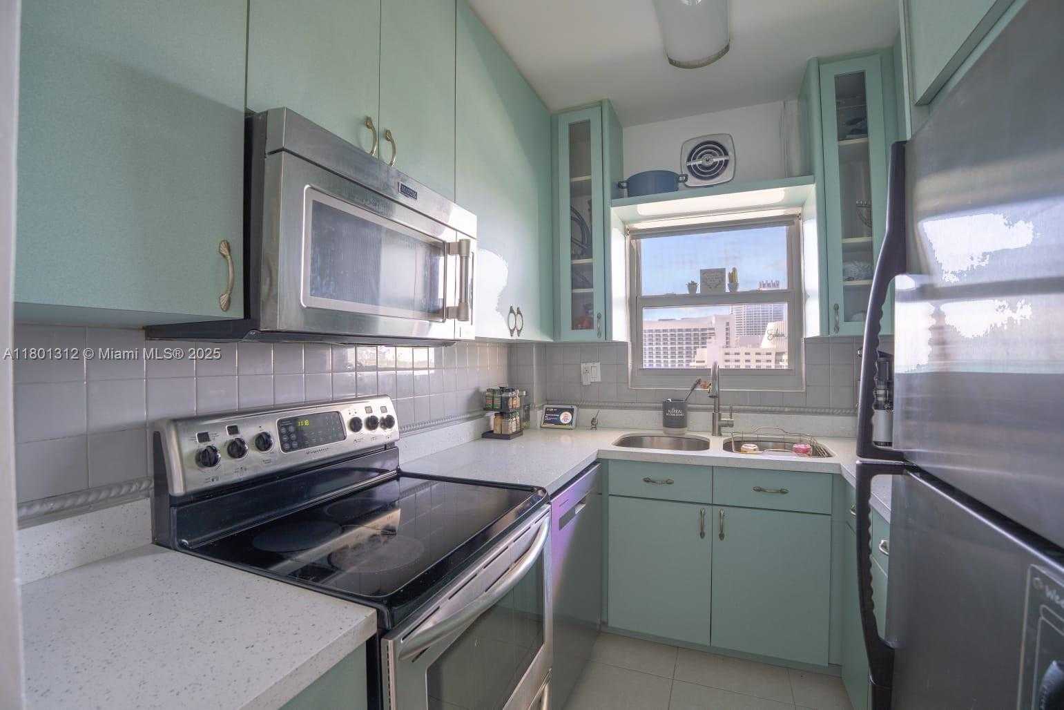 Small Image of 4747 COLLINS AVE #1511, Miami Beach Number 25