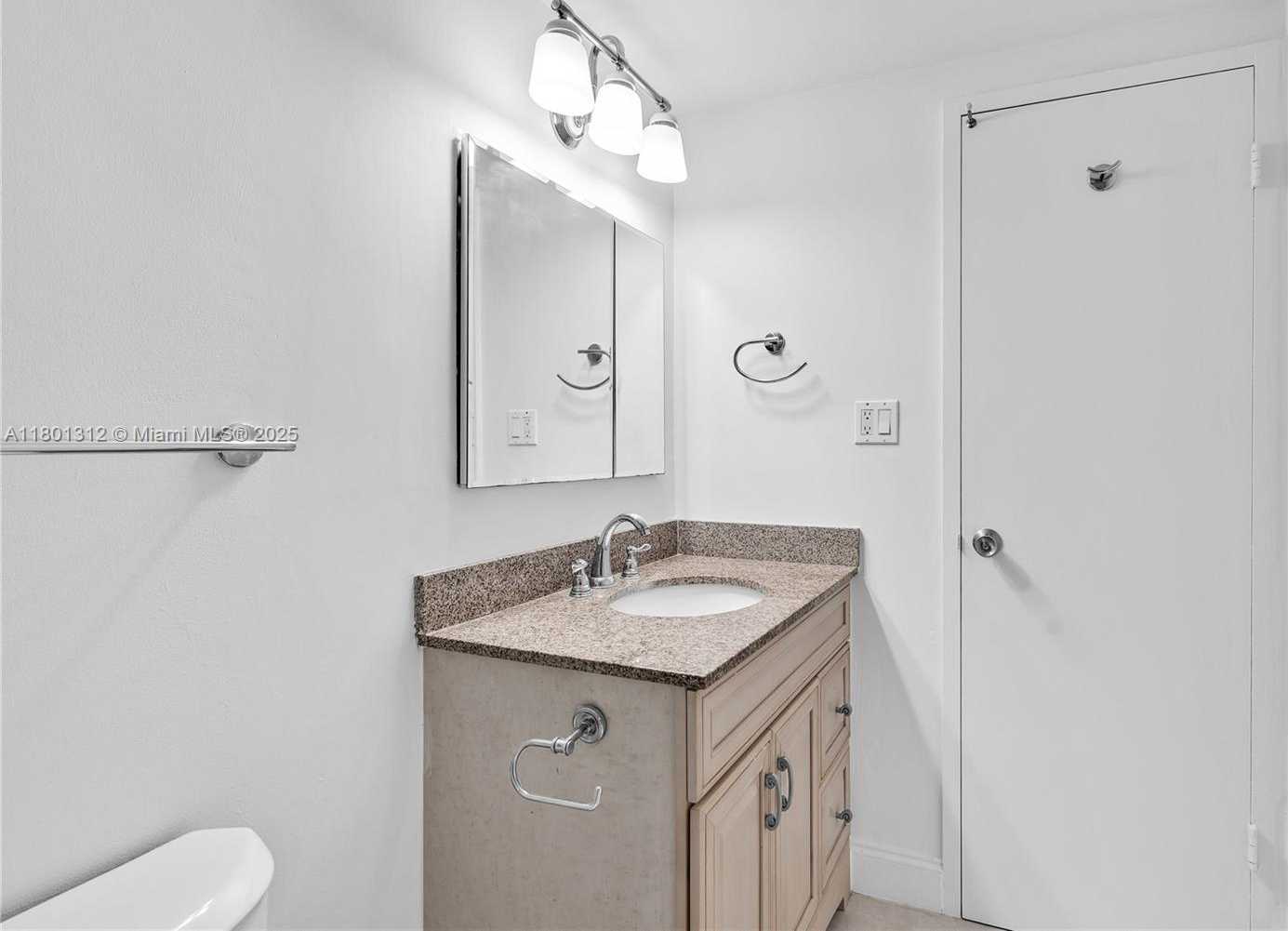 Small Image of 4747 COLLINS AVE #1511, Miami Beach Number 29