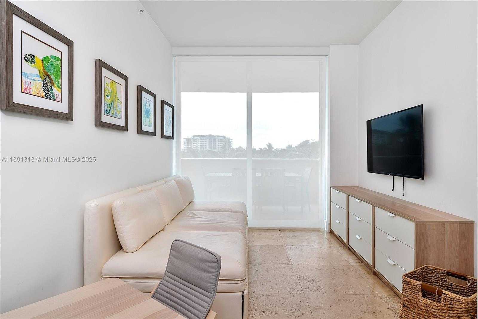 Small Image of 300 SOUTH POINTE DR #403, Miami Beach Number 13