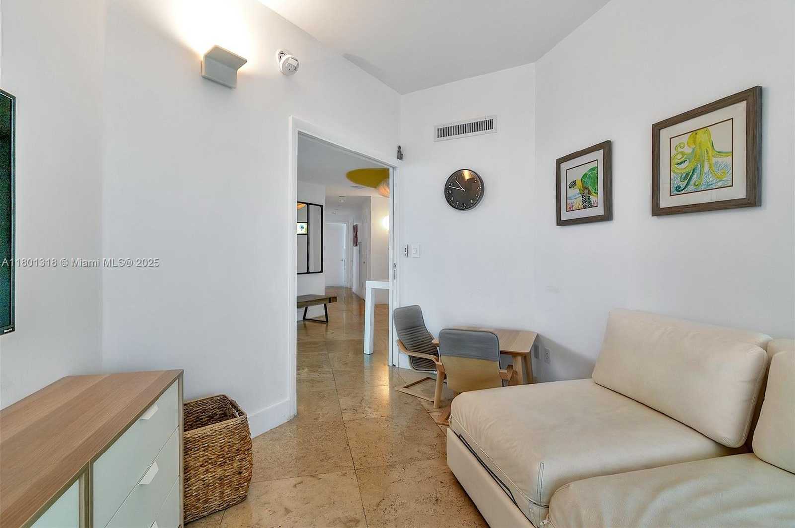 Small Image of 300 SOUTH POINTE DR #403, Miami Beach Number 14