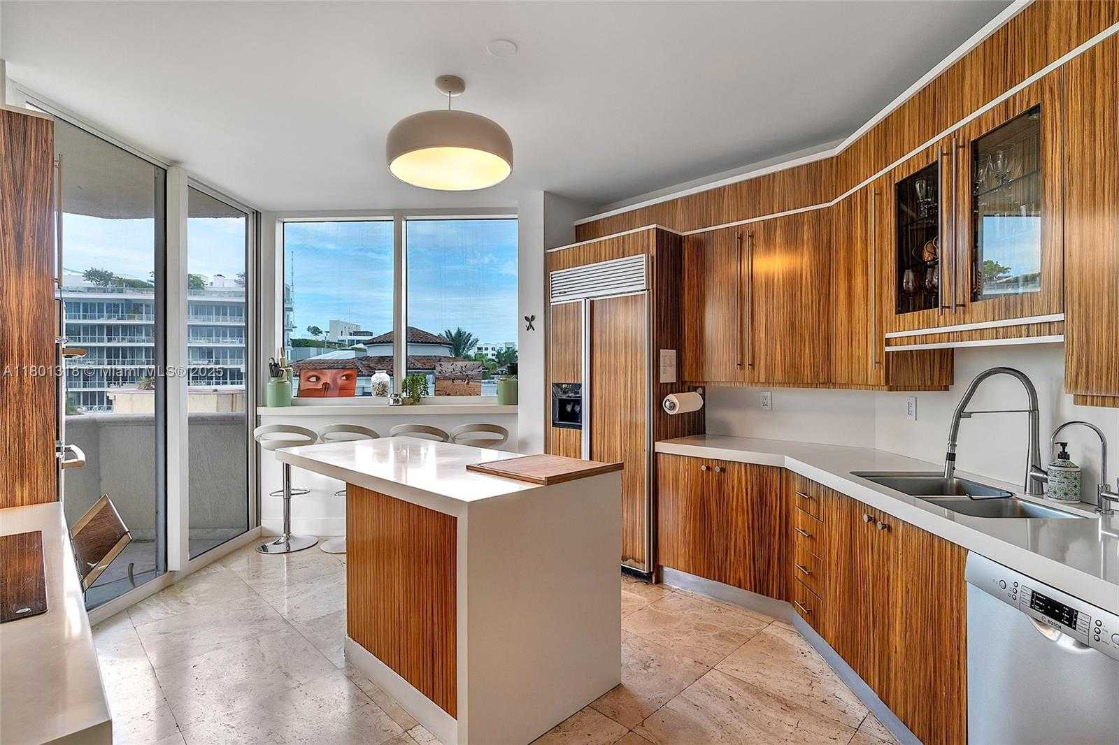 Small Image of 300 SOUTH POINTE DR #403, Miami Beach Number 15