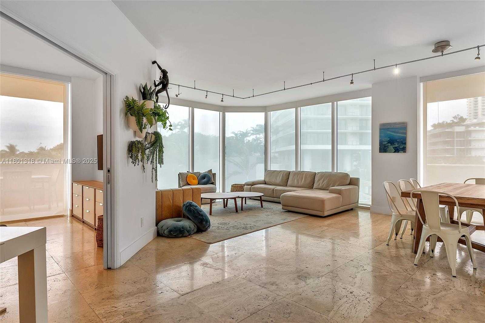 Small Image of 300 SOUTH POINTE DR #403, Miami Beach Number 2