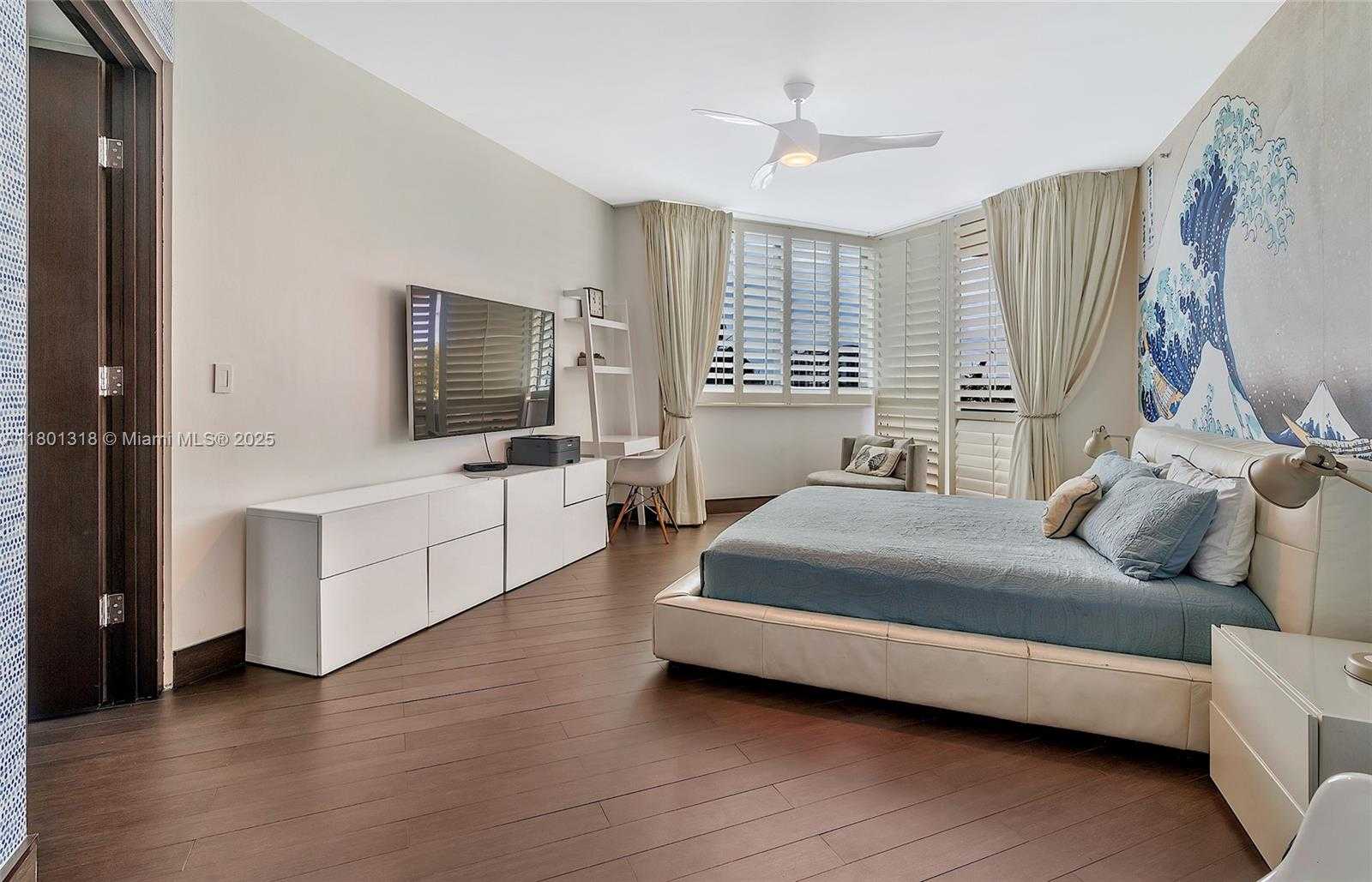 Small Image of 300 SOUTH POINTE DR #403, Miami Beach Number 20