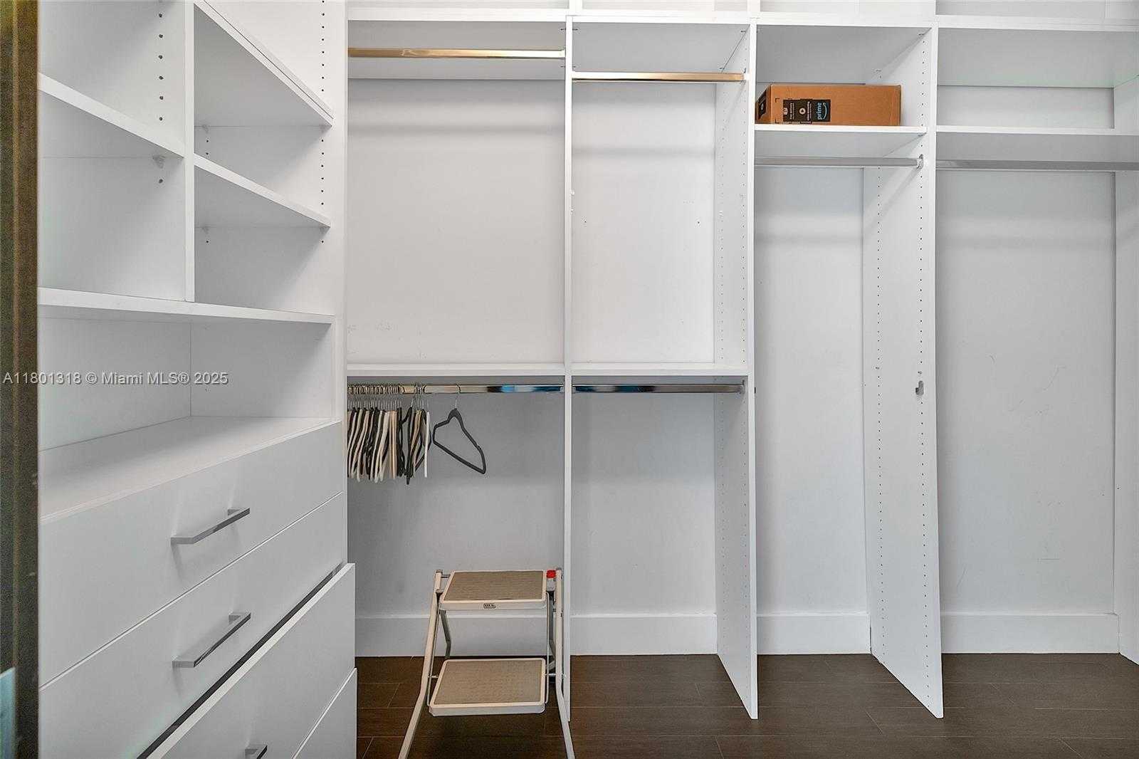 Small Image of 300 SOUTH POINTE DR #403, Miami Beach Number 27
