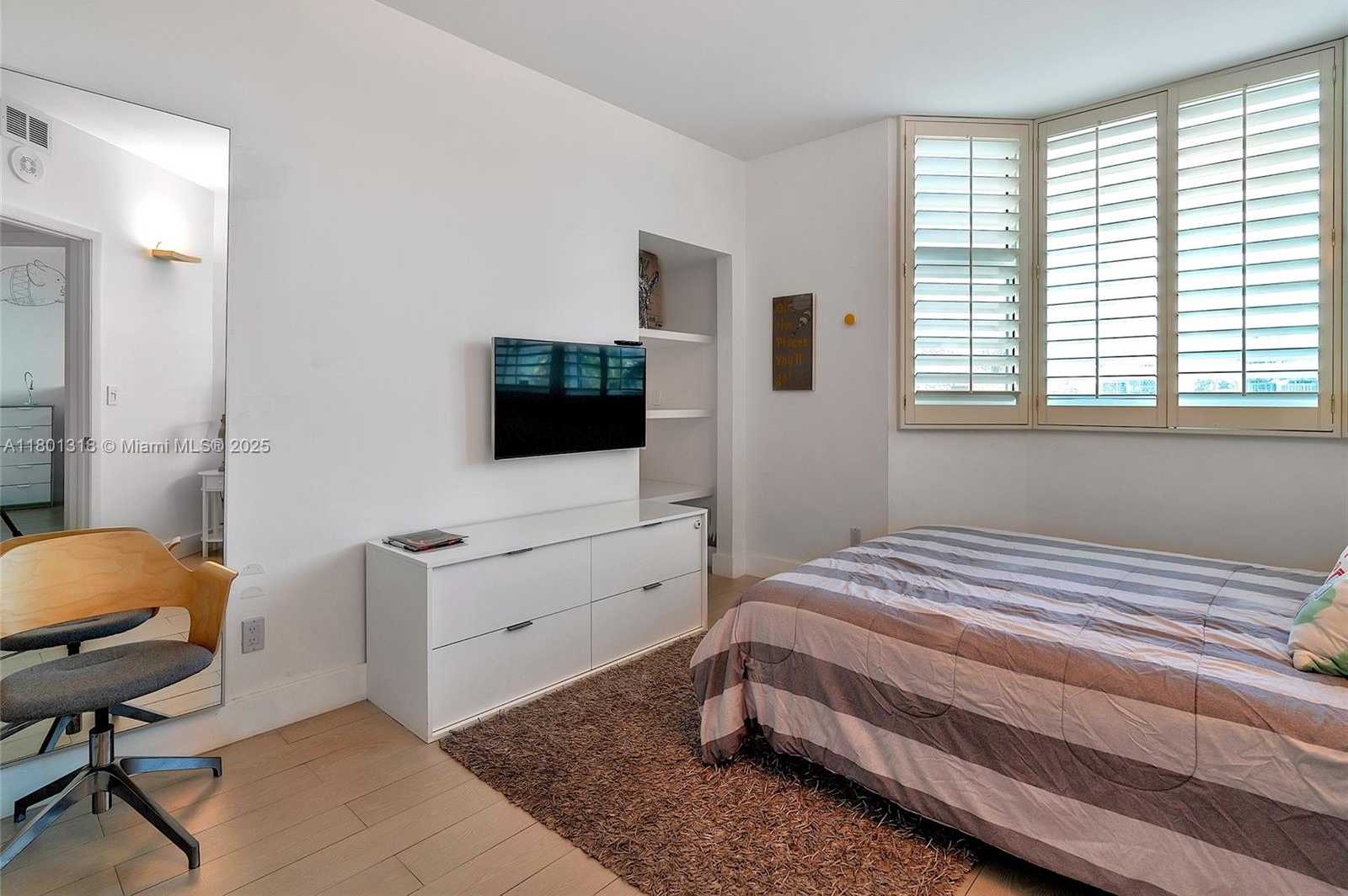 Small Image of 300 SOUTH POINTE DR #403, Miami Beach Number 28