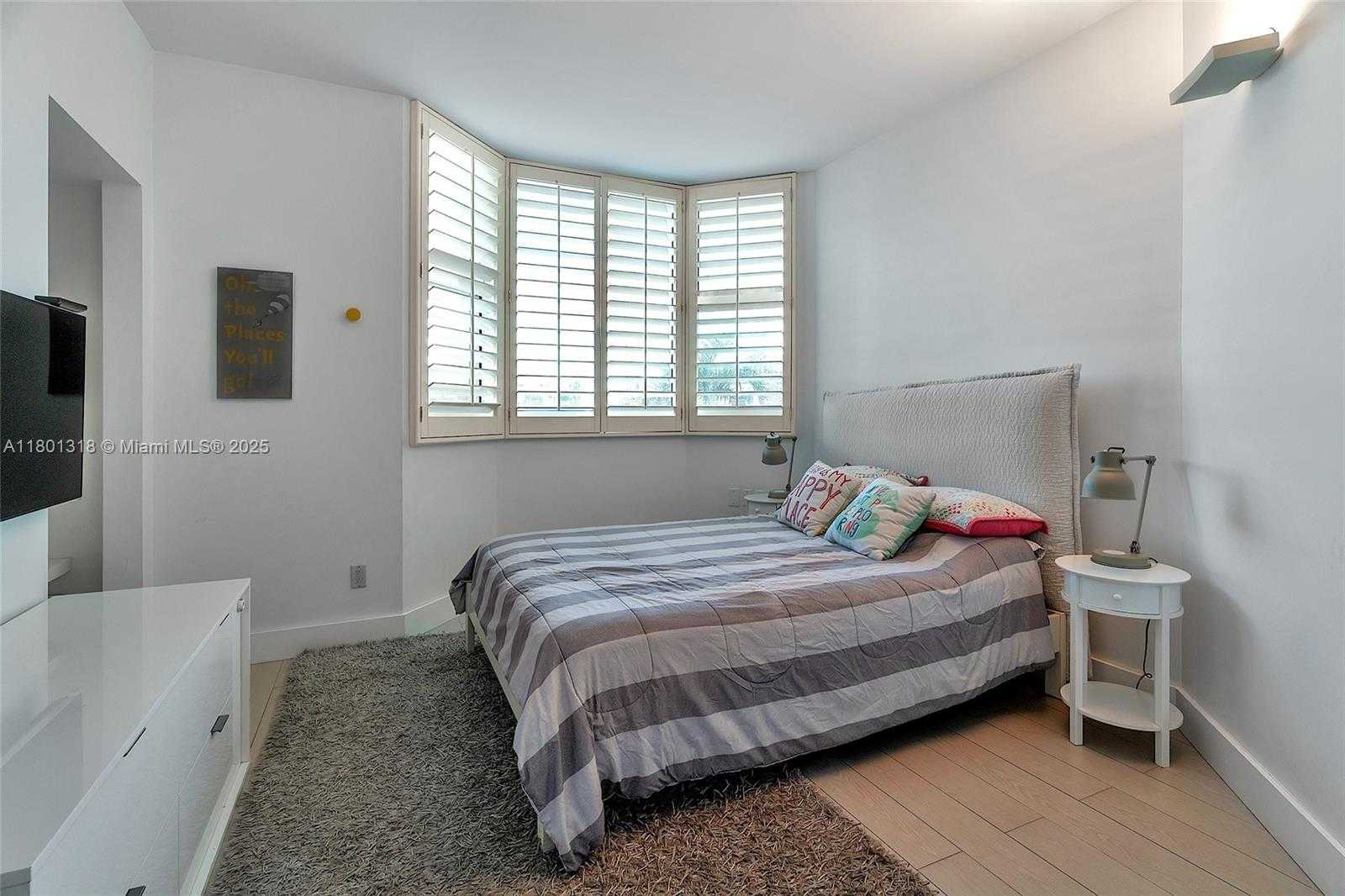 Small Image of 300 SOUTH POINTE DR #403, Miami Beach Number 29