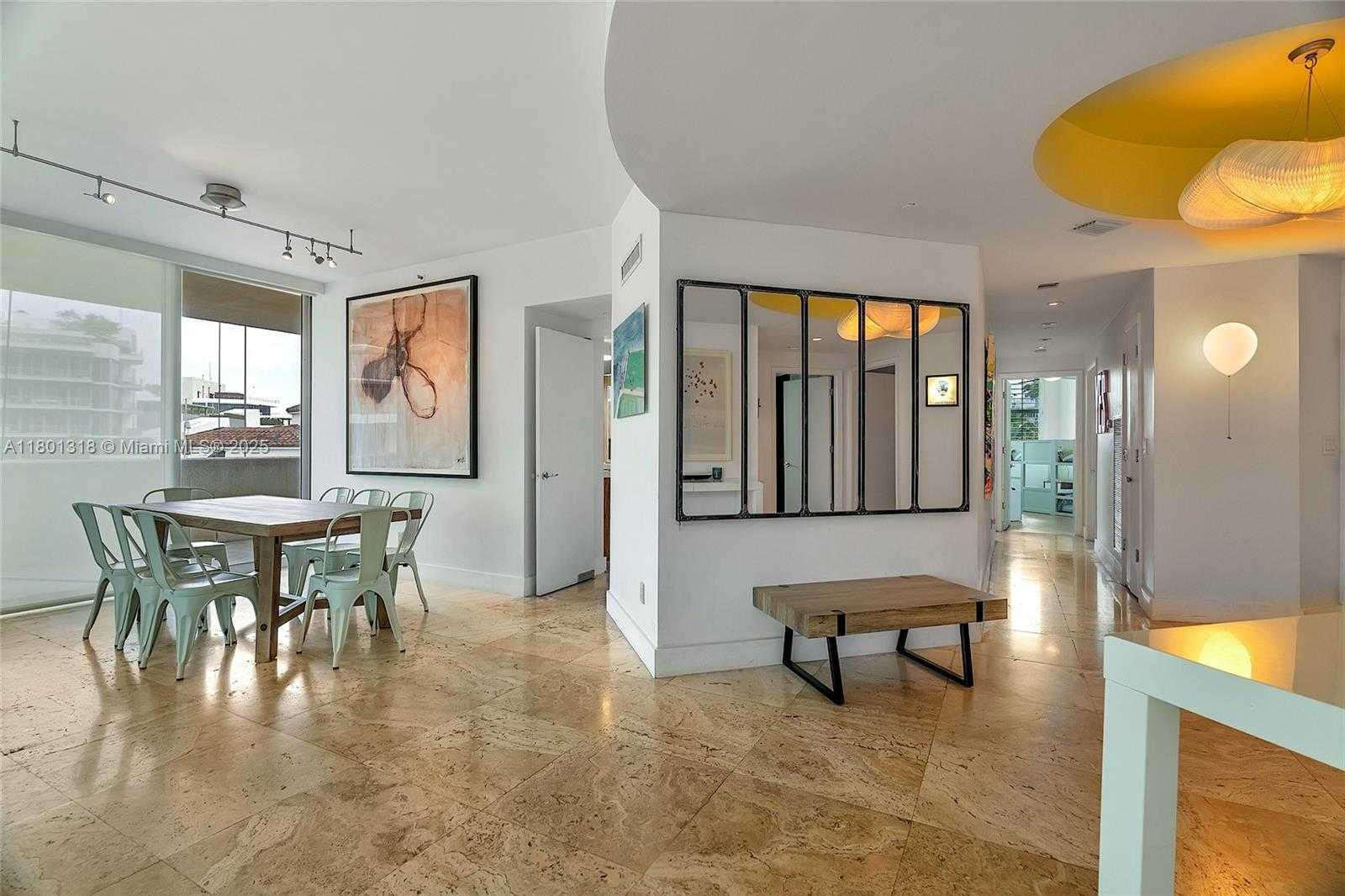 Small Image of 300 SOUTH POINTE DR #403, Miami Beach Number 3
