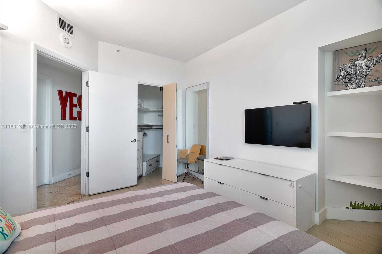 Small Image of 300 SOUTH POINTE DR #403, Miami Beach Number 30