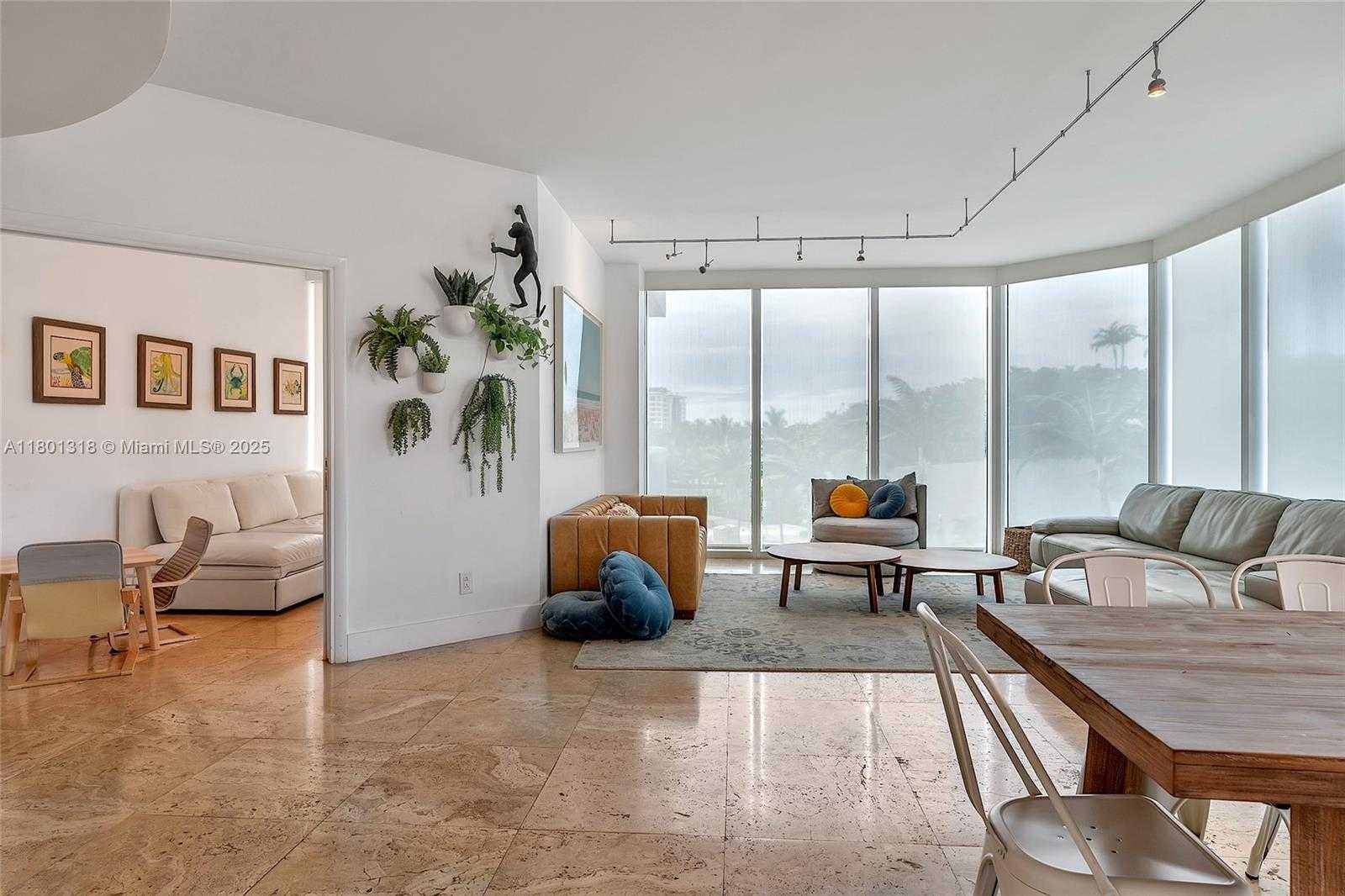 Small Image of 300 SOUTH POINTE DR #403, Miami Beach Number 5