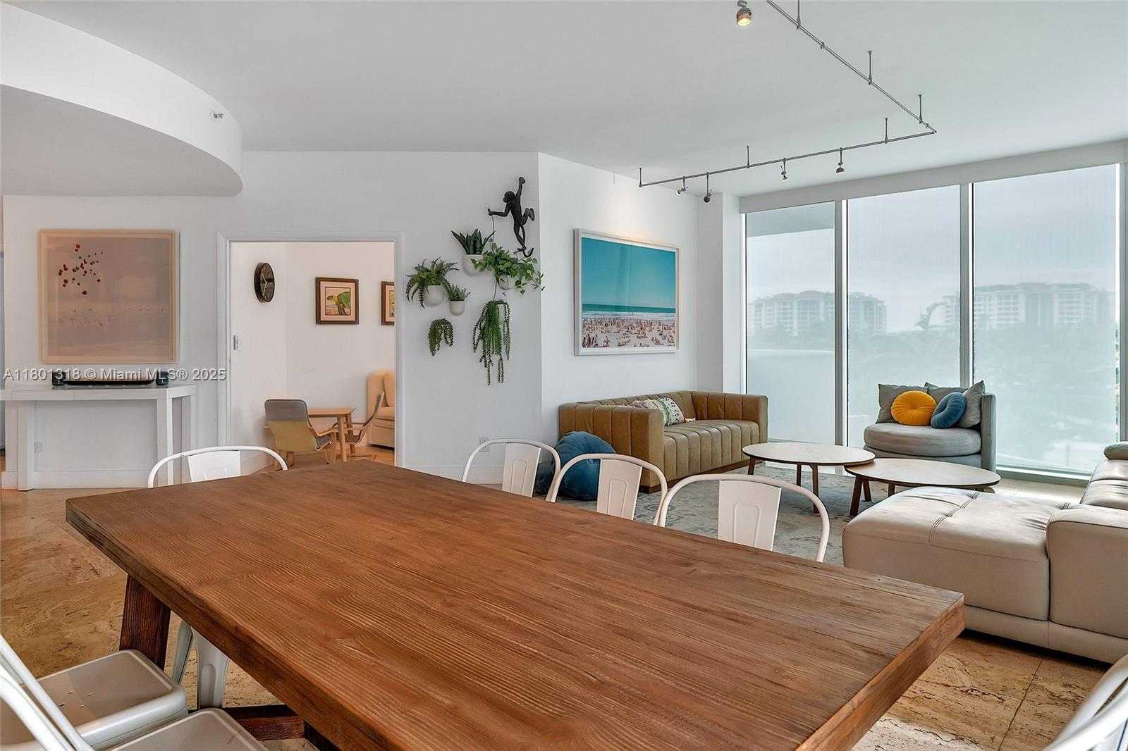 Small Image of 300 SOUTH POINTE DR #403, Miami Beach Number 6
