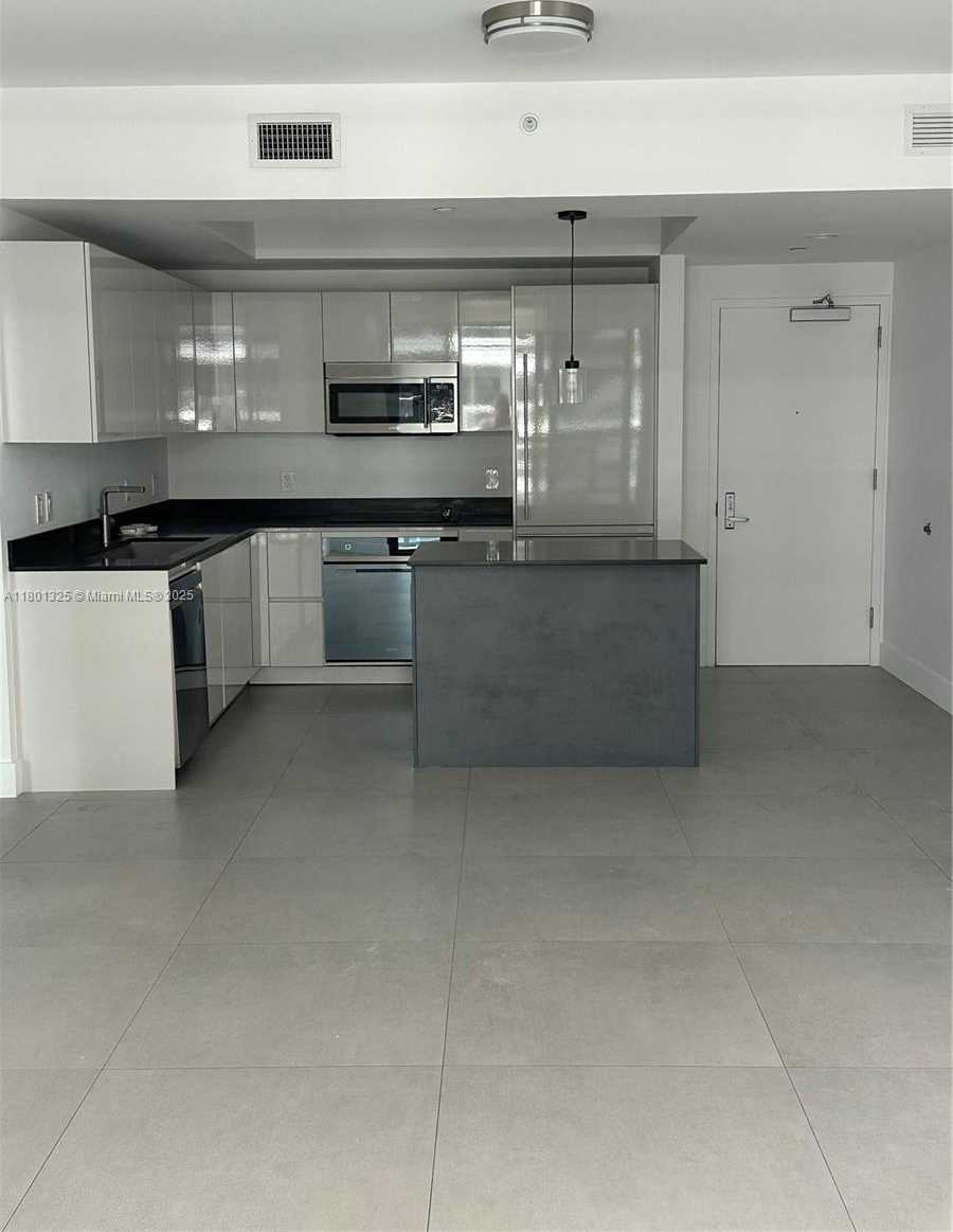 Small Image of 1010 BRICKELL AVE #2707, Miami Number 3