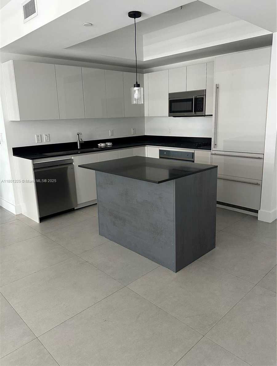 Small Image of 1010 BRICKELL AVE #2707, Miami Number 4