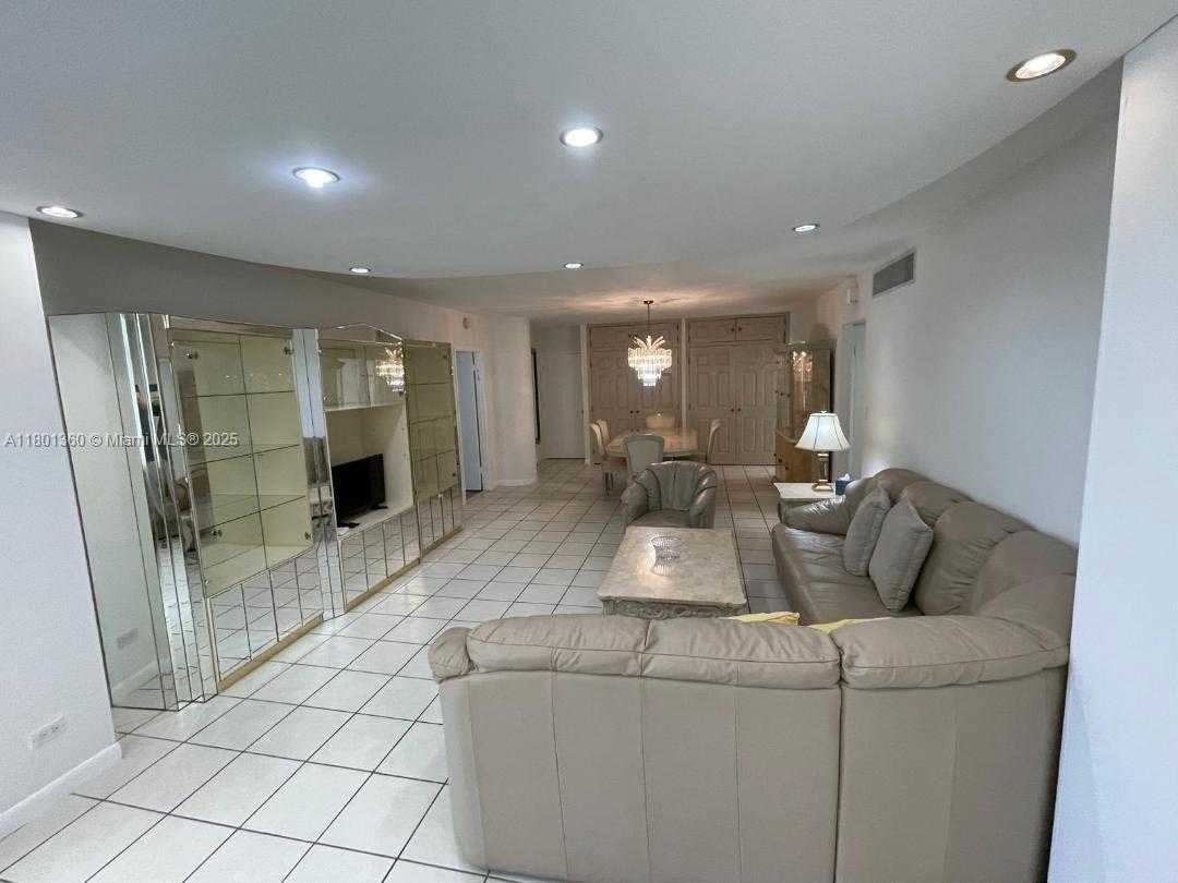 Small Image of 5005 COLLINS AVE #424, Miami Beach Number 2